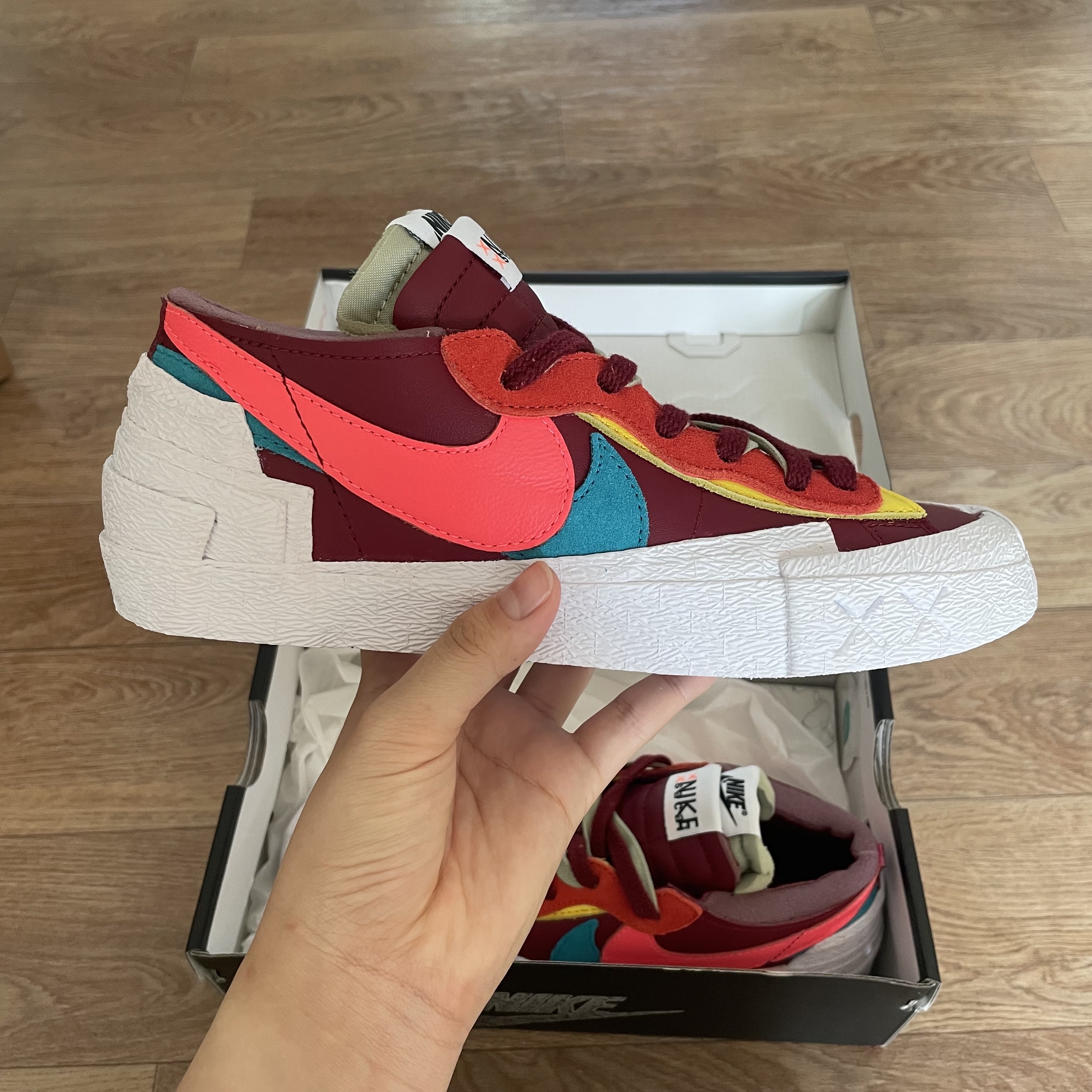 Nike x Sacai x Kaws Blazer Low Team Red 착용 스타일 - 2