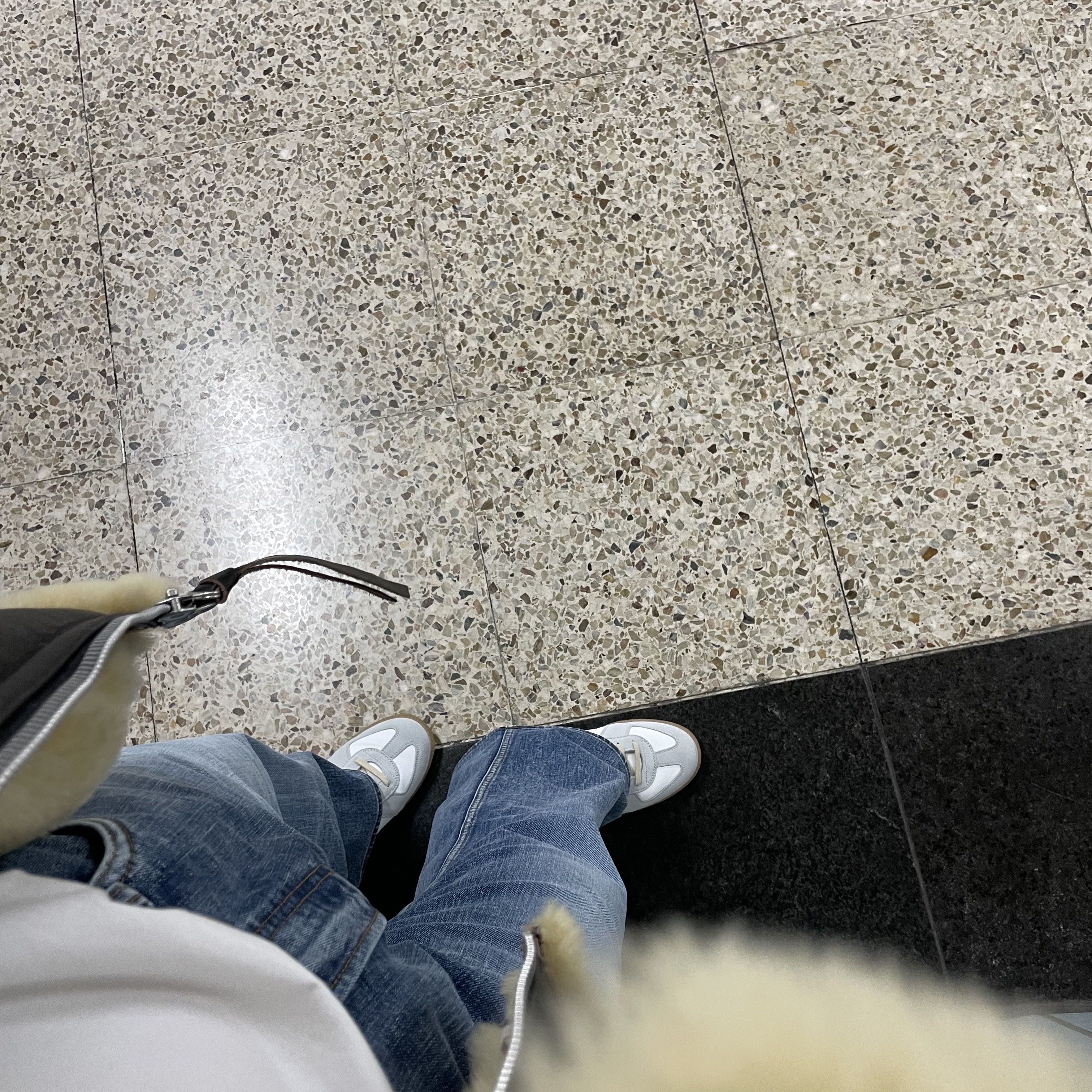 Maison Margiela Calfskin Replica Sneakers, New Balance 530 Steel Grey 착용 스타일 - 1