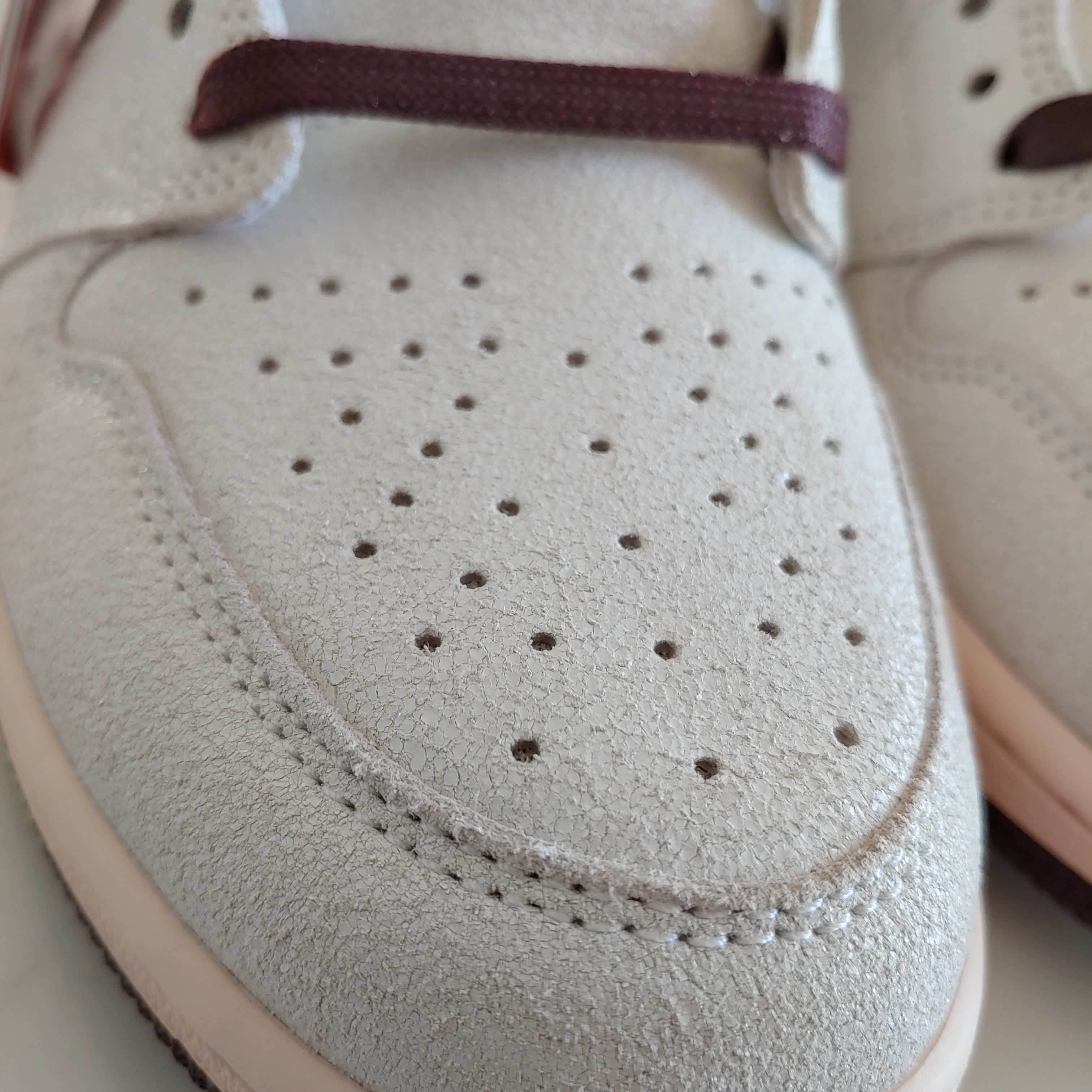 Jordan 1 x A Ma Maniere Retro High OG SP Sail and Burgundy 착용 스타일 - 4