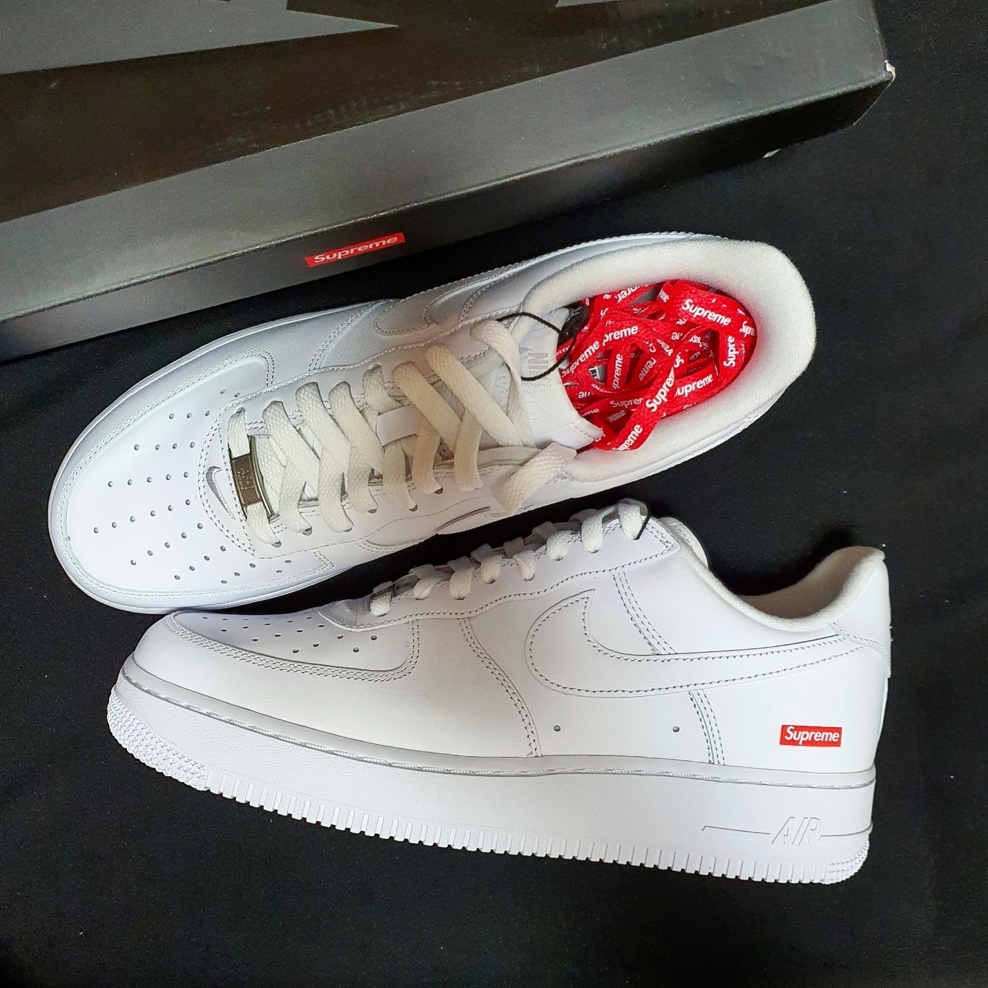 Nike x Supreme Air Force 1 Low White 착용 스타일 - 1