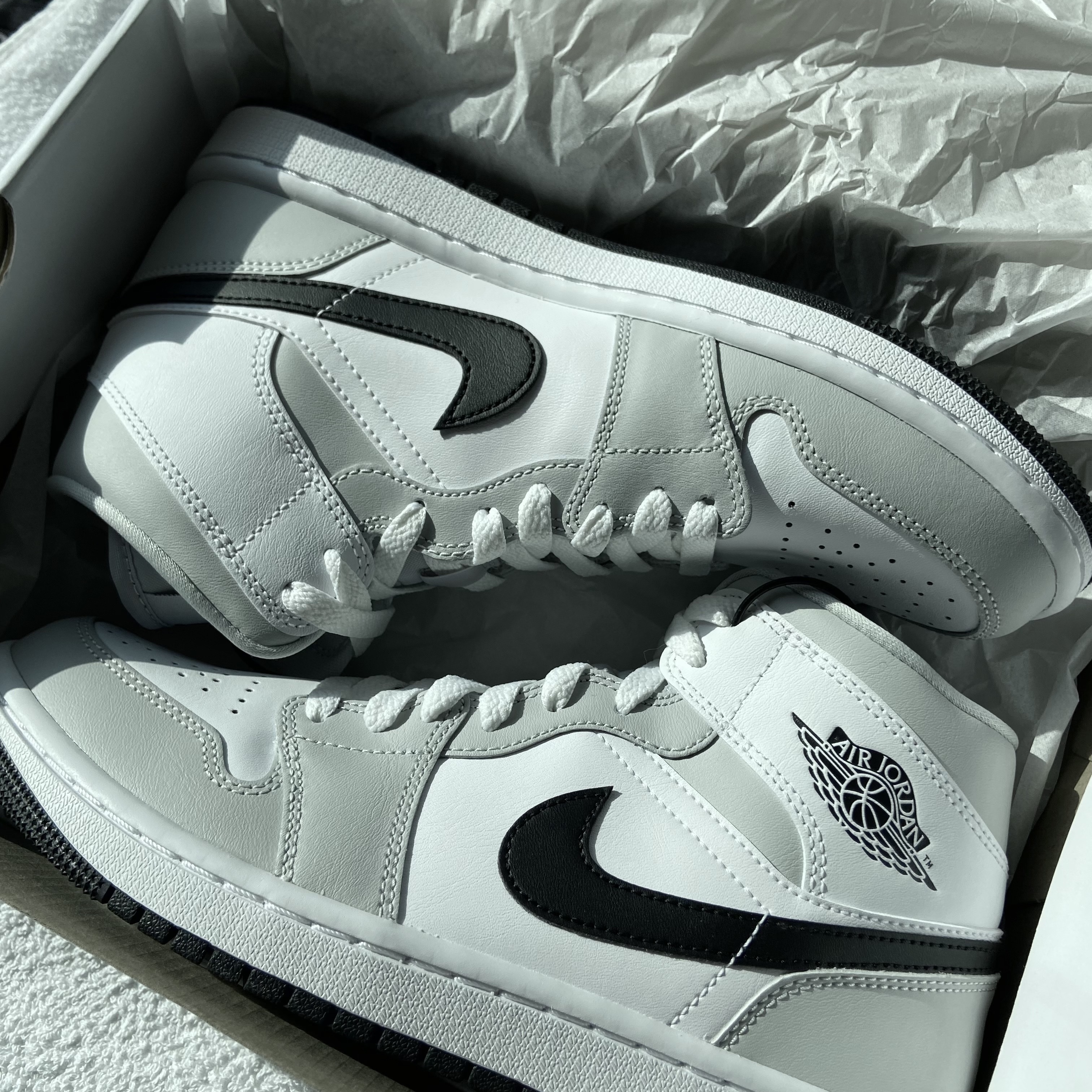 (W) Jordan 1 Mid Grey Fog 착용 스타일 - 1