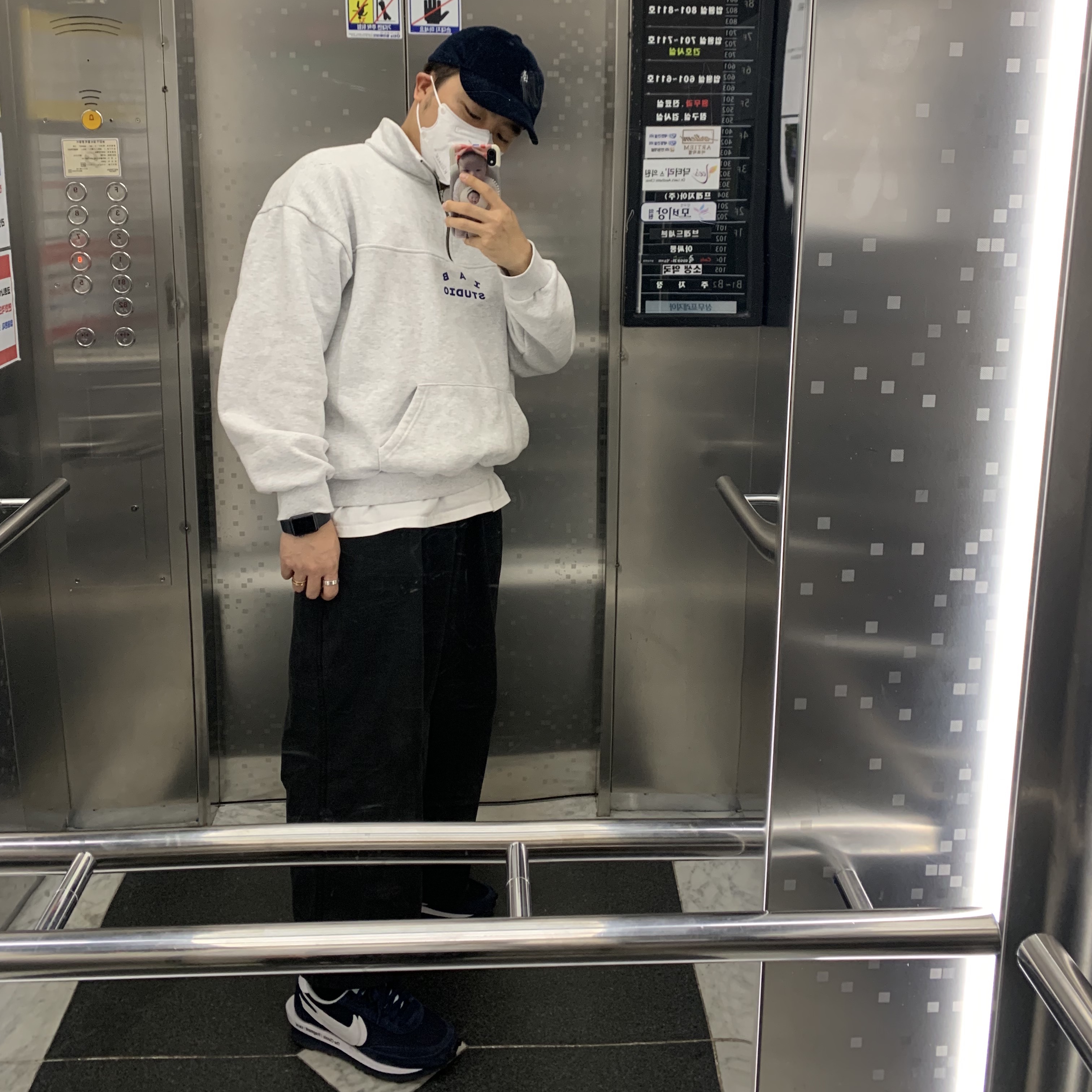 IAB Studio Half Zip Pullover Light Gray, Nike x Sacai x Fragment LDWaffle Blackened Blue 착용 스타일