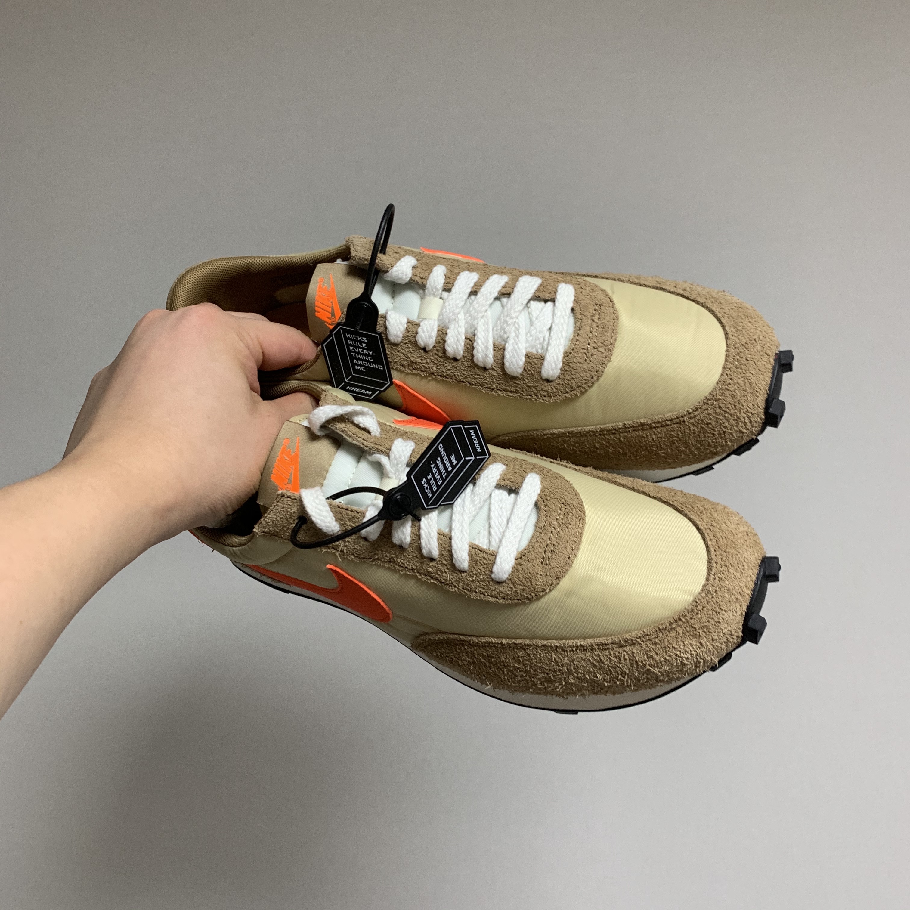 Nike Daybreak SP Vegas Gold College Orange 착용 스타일