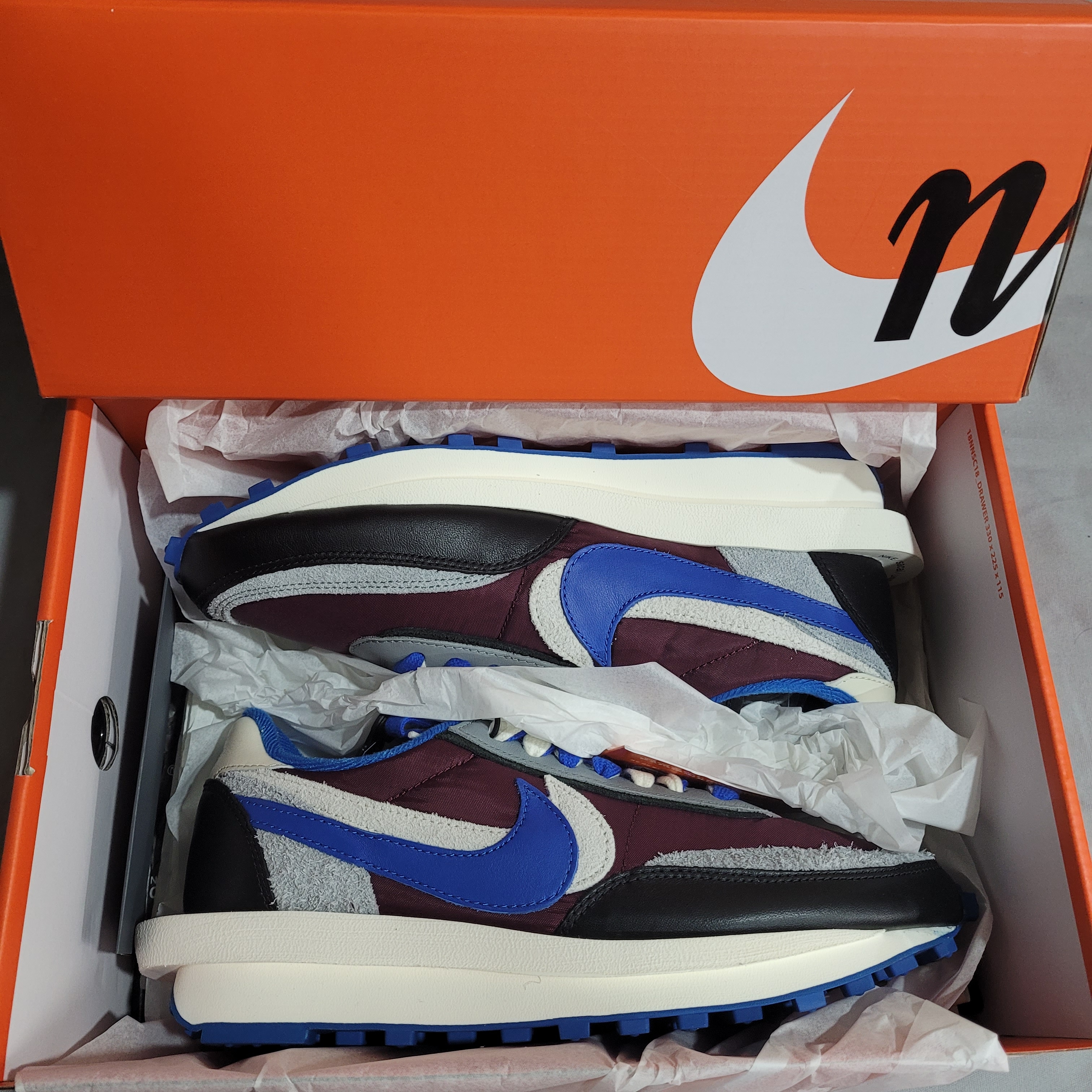 Nike x Sacai x Undercover LDWaffle Night Maroon Team Royal 착용 스타일 - 2