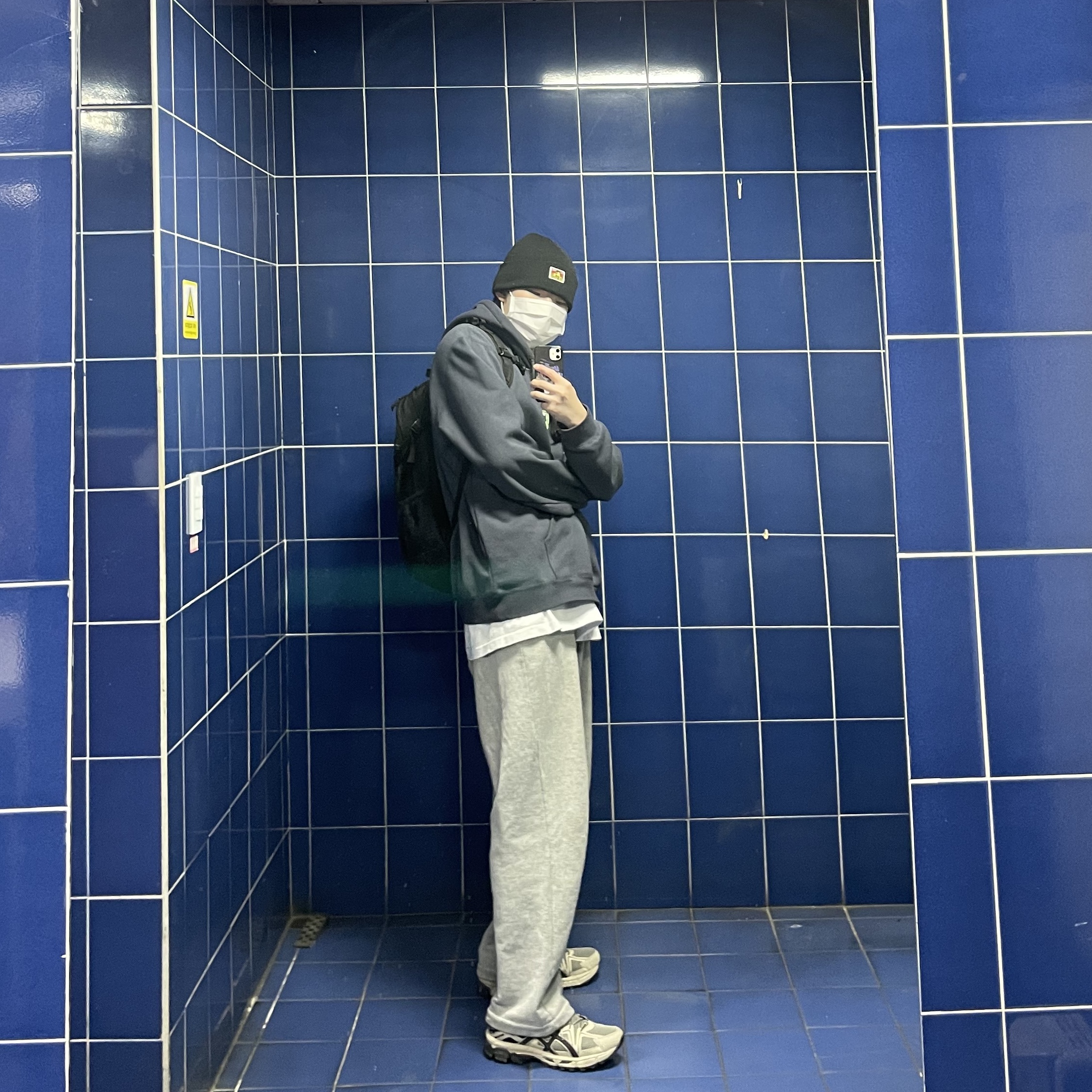 Asics Gel-Kahana 8 Grey Black Carbon, Supreme Backpack Black - 20SS 착용 스타일 - 1