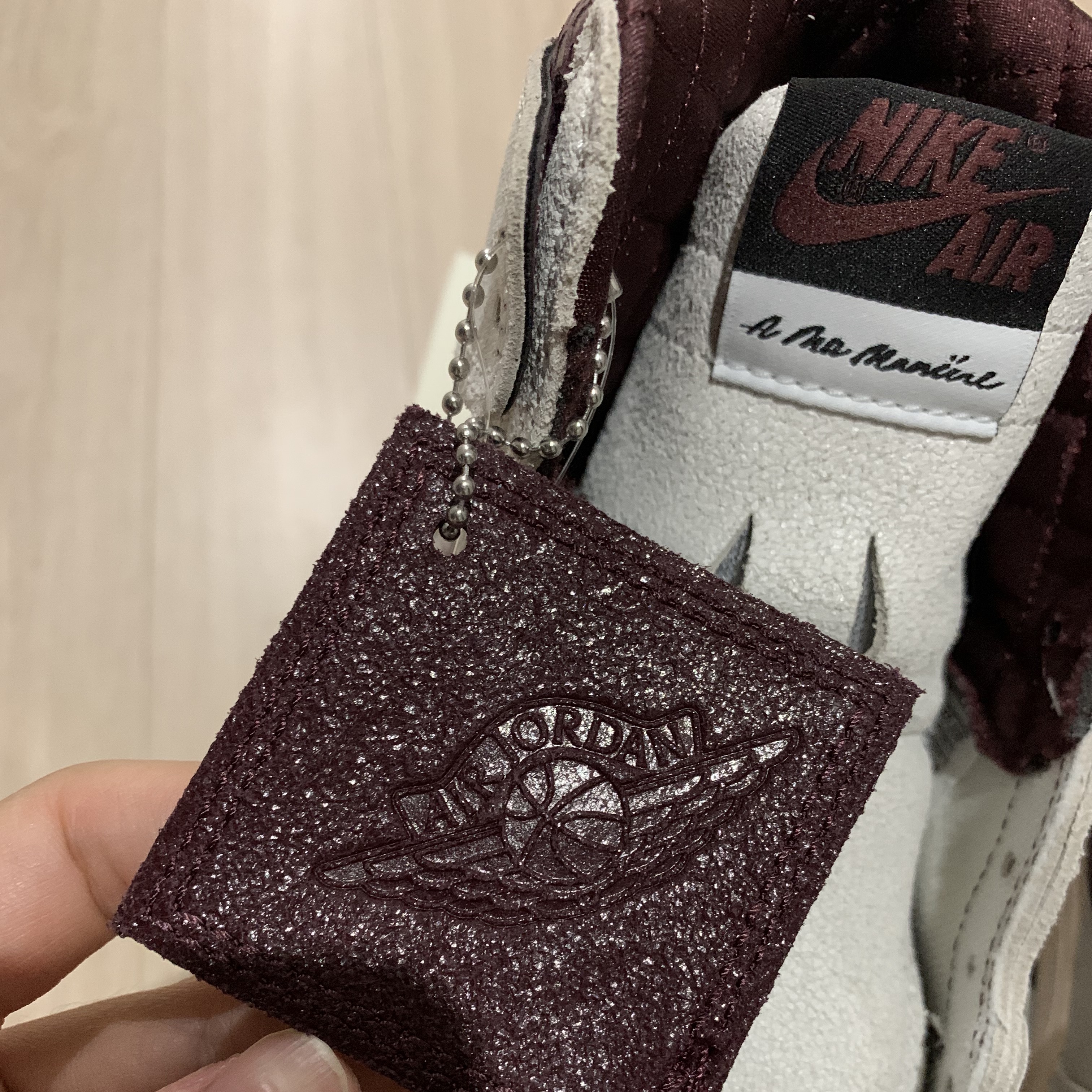 Jordan 1 x A Ma Maniere Retro High OG SP Sail and Burgundy 착용 스타일 - 5