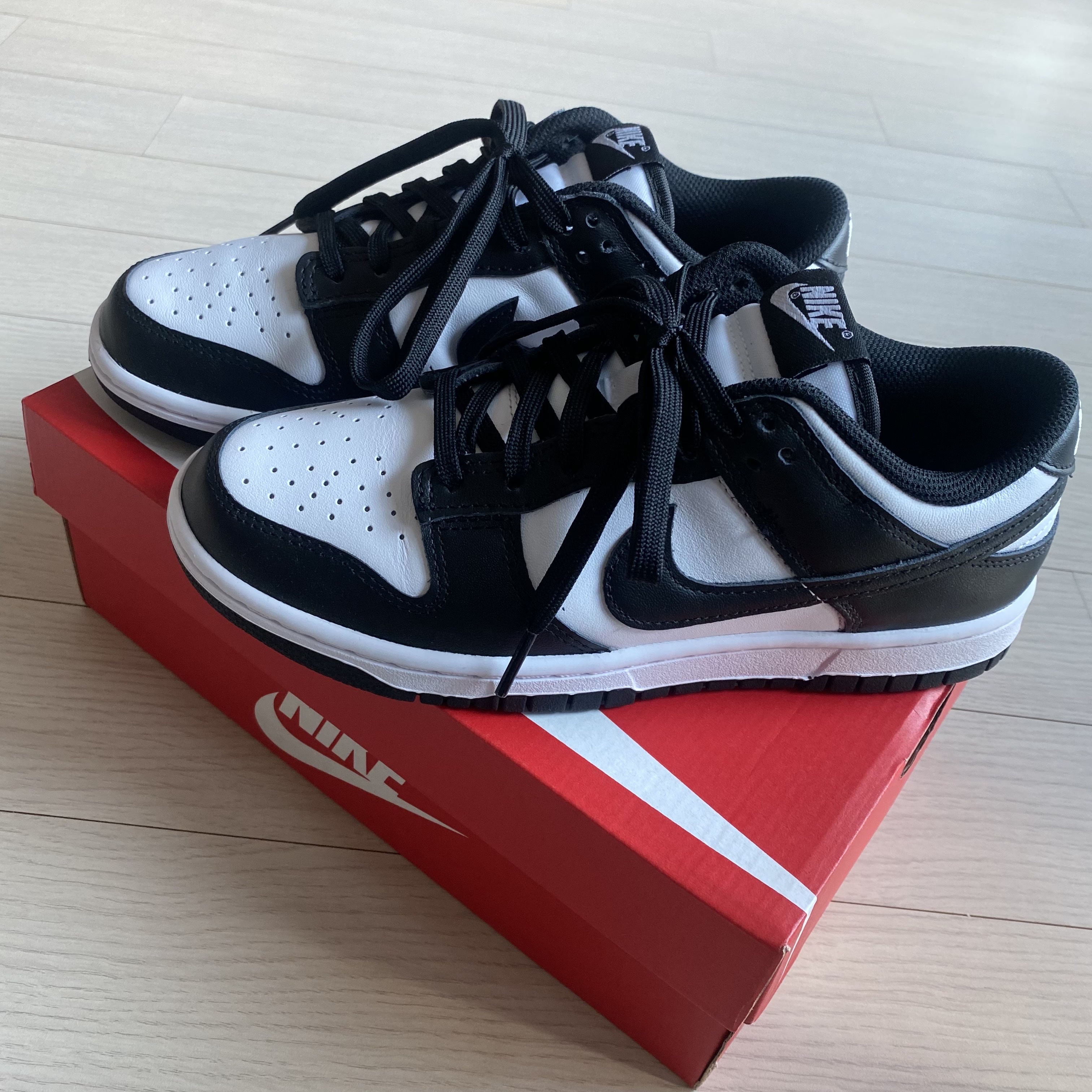 (W) Nike Dunk Low Black 착용 스타일 - 1