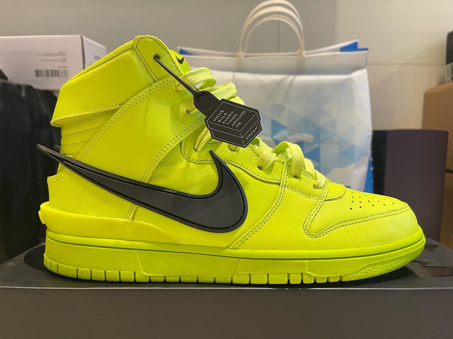 Nike x Ambush Dunk High Flash Lime 착용 스타일 - 1