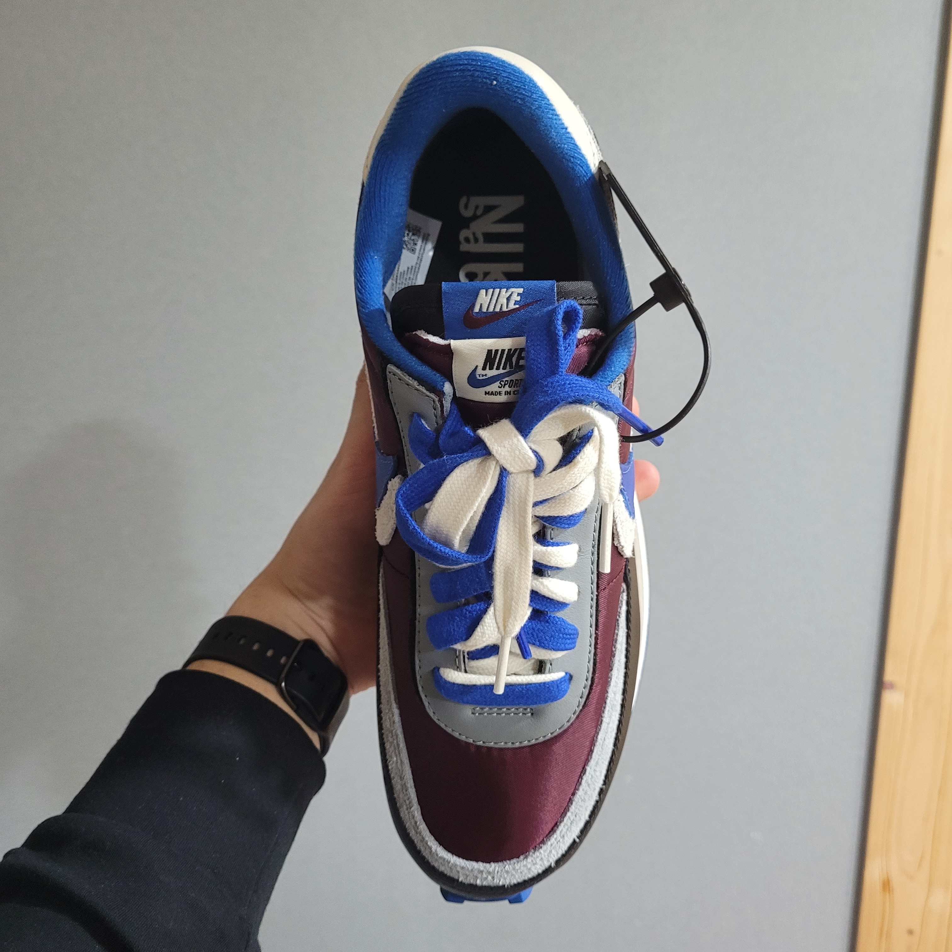 Nike x Sacai x Undercover LDWaffle Night Maroon Team Royal 착용 스타일 - 3