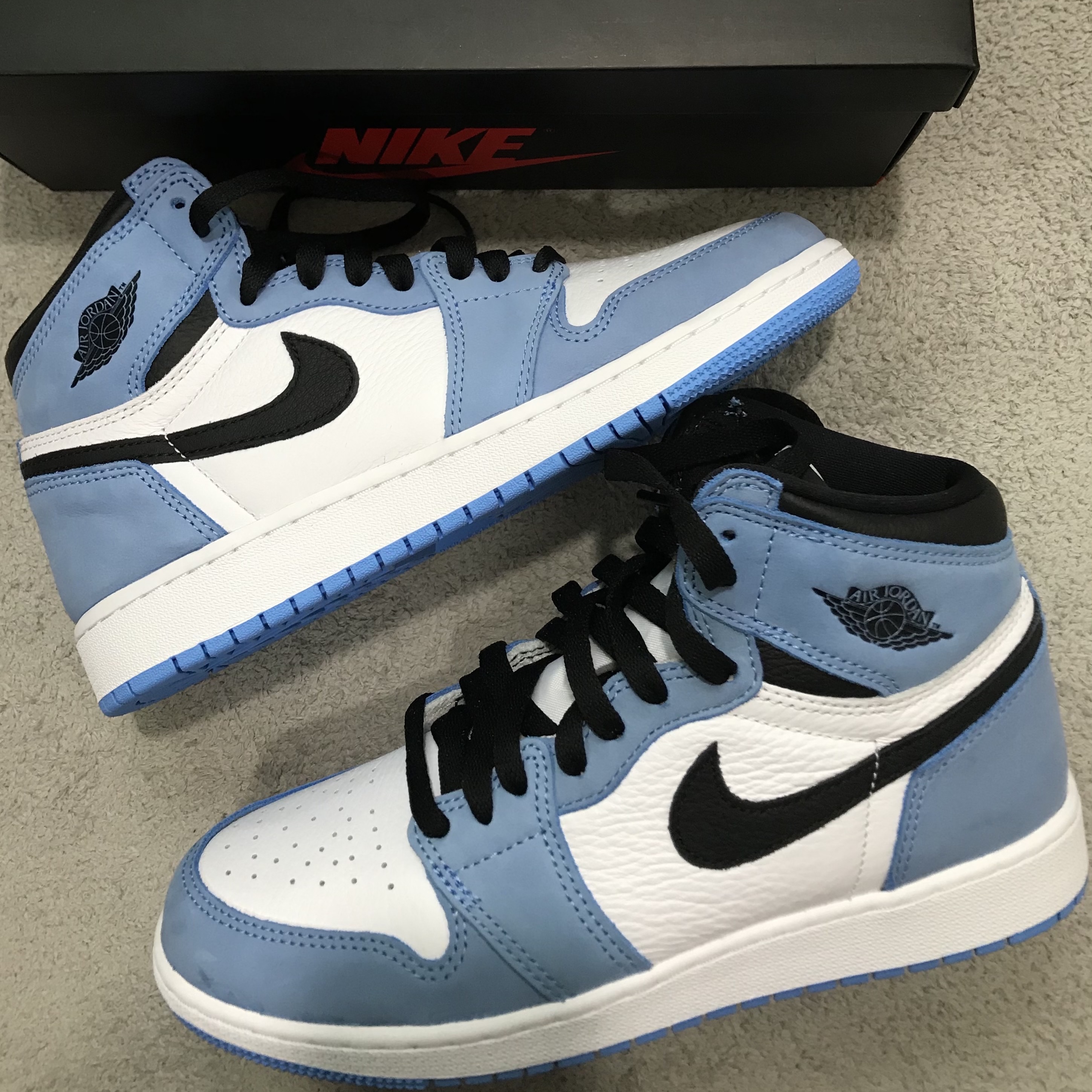 (GS) Jordan 1 Retro High OG University Blue 착용 스타일 - 1