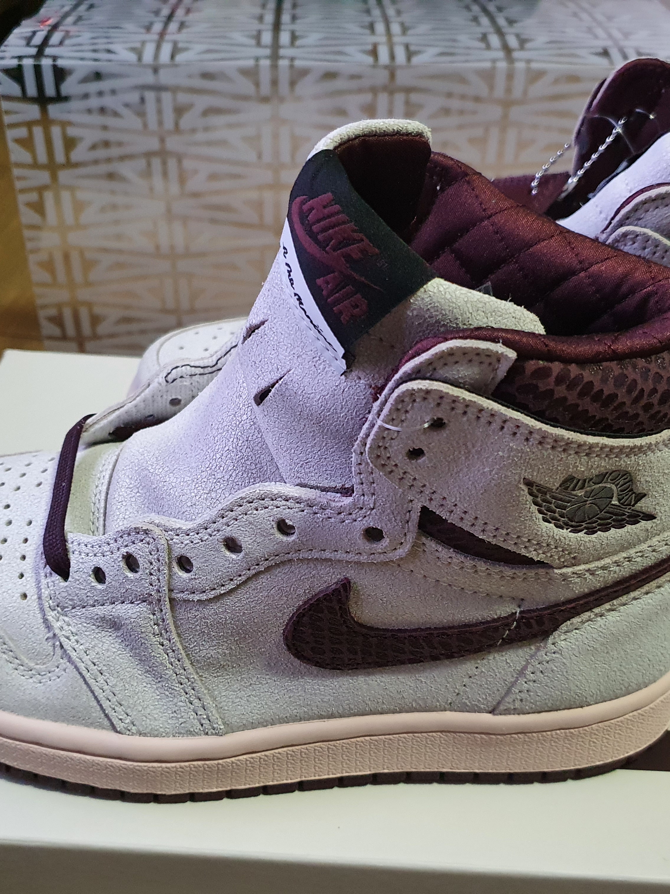 Jordan 1 x A Ma Maniere Retro High OG SP Sail and Burgundy 착용 스타일 - 2