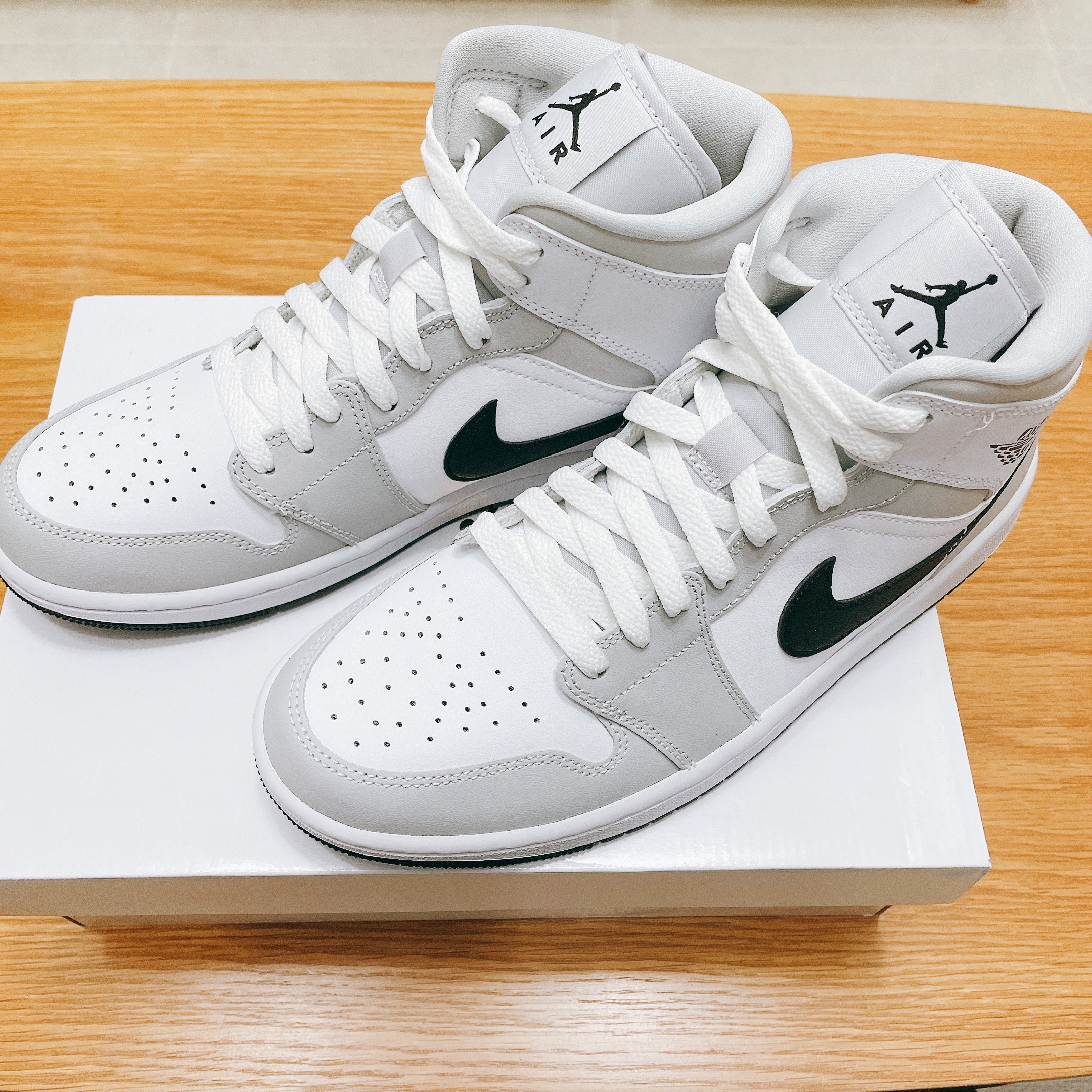 (W) Jordan 1 Mid Grey Fog 착용 스타일 - 1