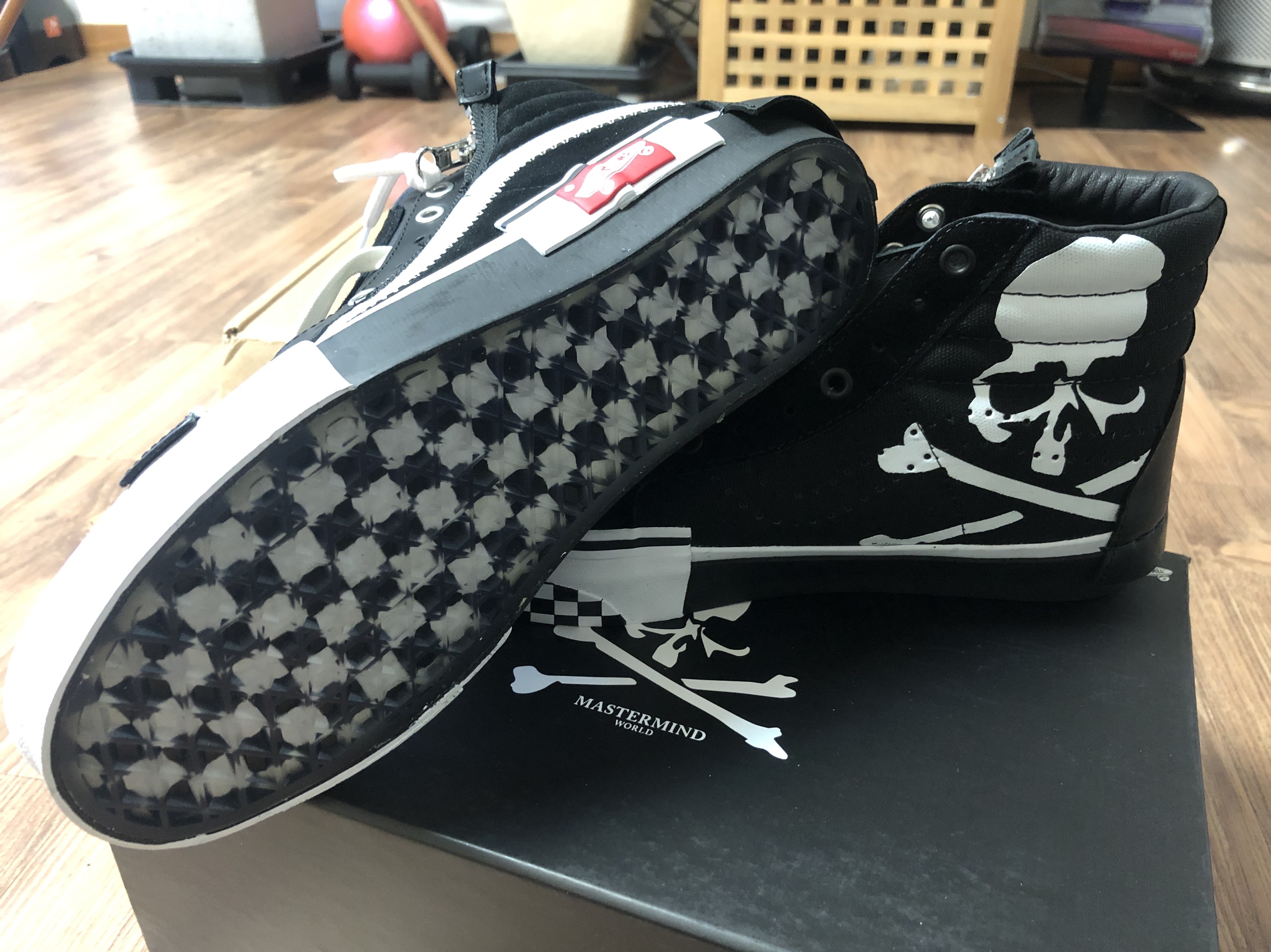 Vans Vault x Mastermind x END. Sk8-Hi Cap LX Black 착용 스타일 - 3