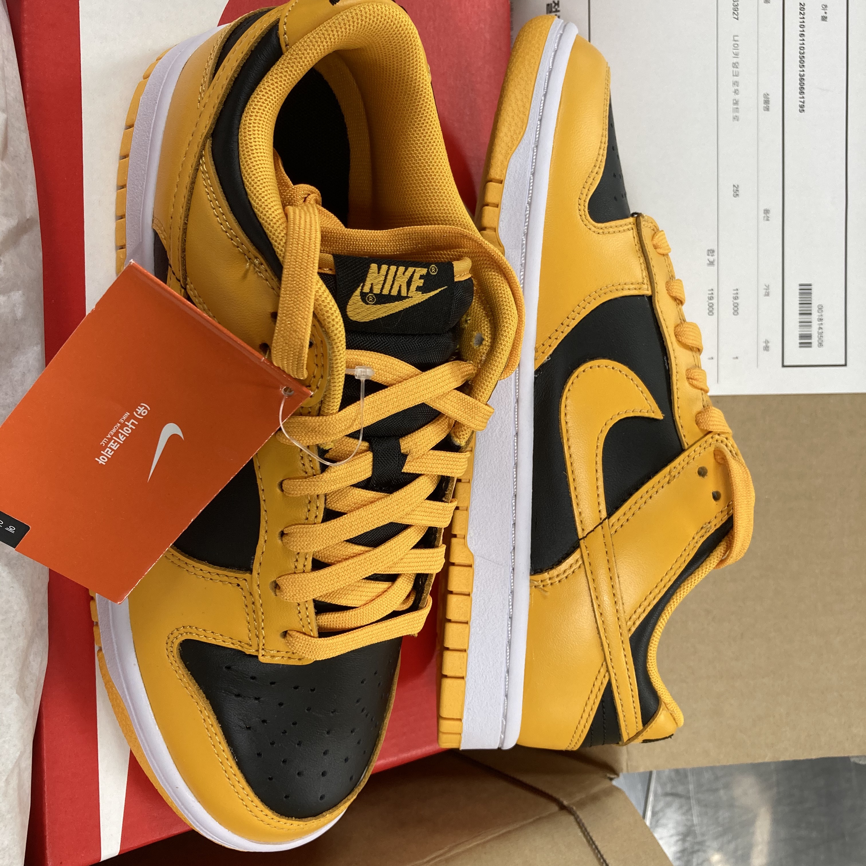 Nike Dunk Low Retro Championship Goldenrod 착용 스타일