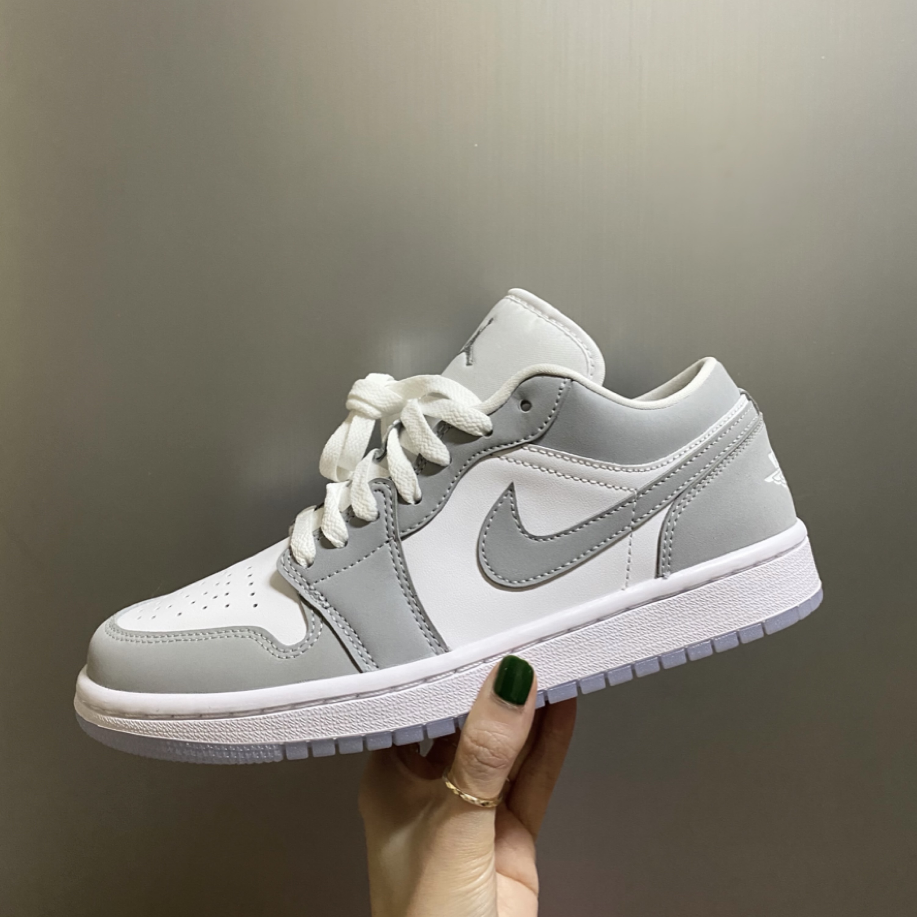 (W) Jordan 1 Low White Wolf Grey 착용 스타일 - 2