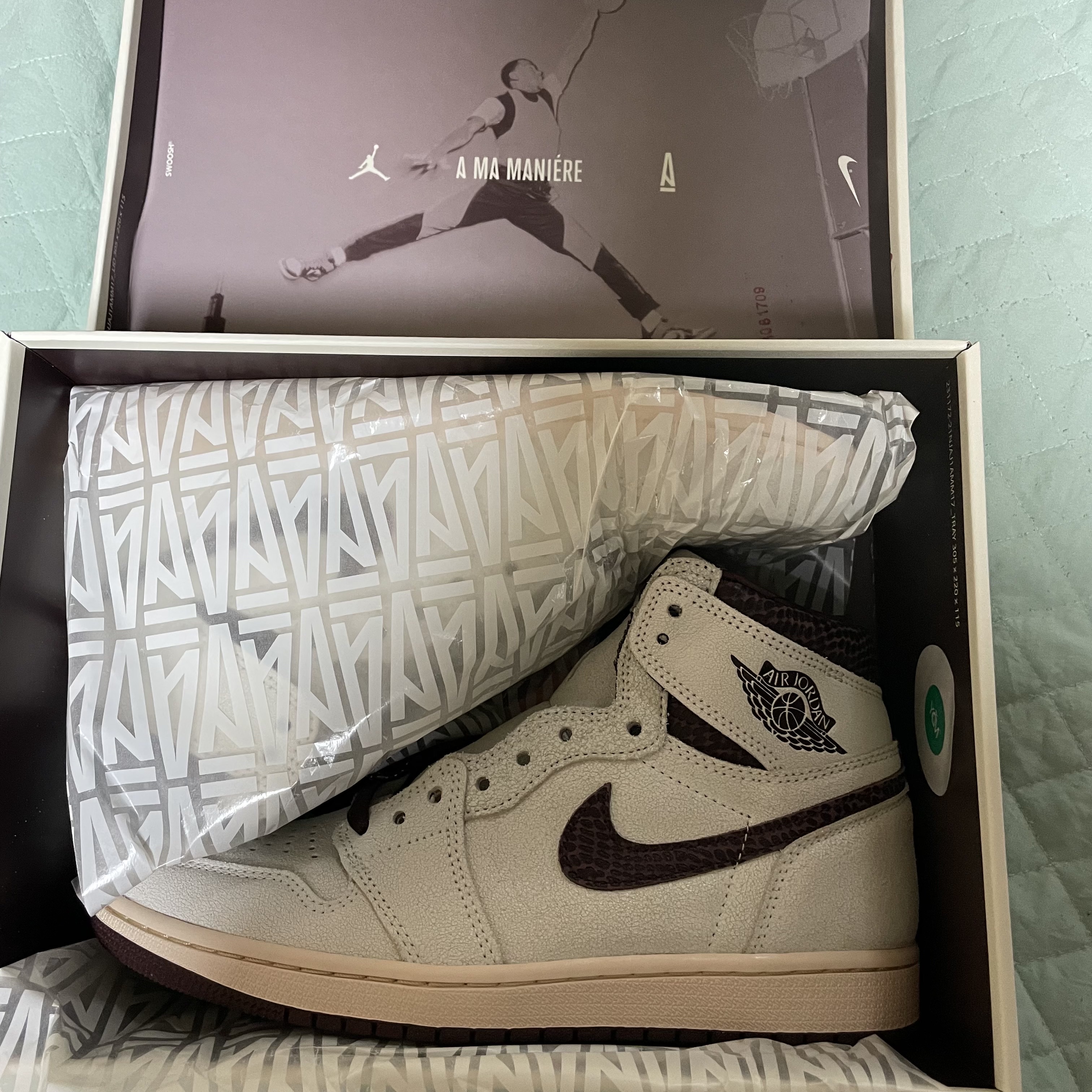 Jordan 1 x A Ma Maniere Retro High OG SP Sail and Burgundy 착용 스타일