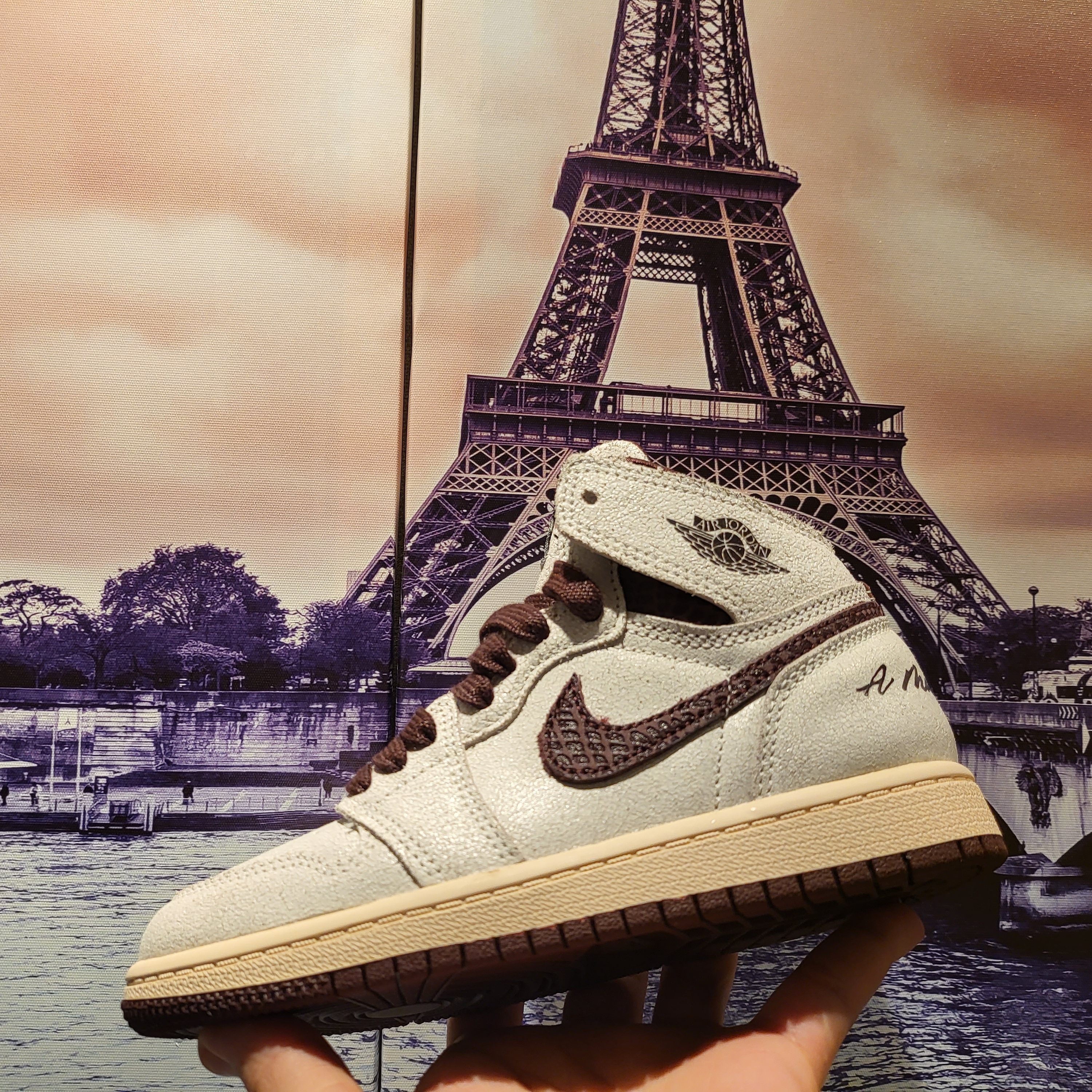 (PS) Jordan 1 x A Ma Maniere Retro High OG SP Burgundy and Sail 착용 스타일 - 3