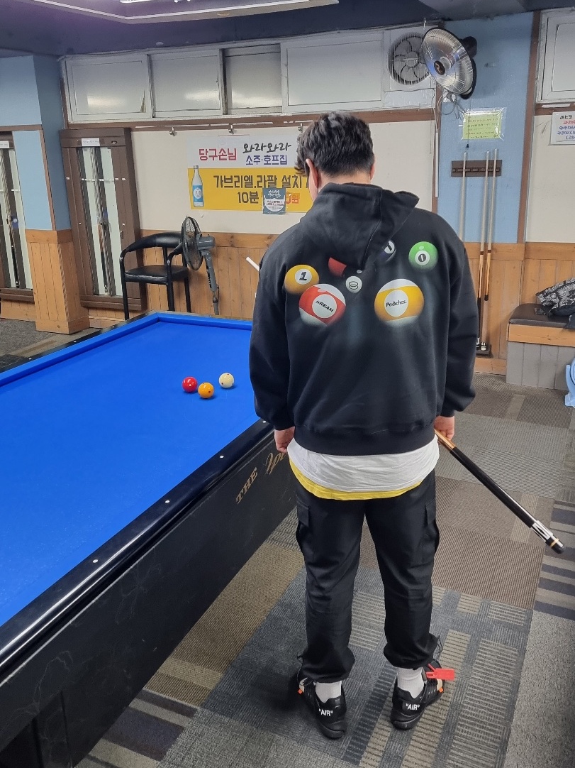 Nike x Off-White Air Presto Black, [KREAM Exclusive] Peaches. & KREAM Lotto Hoodie Black (XL) 착용 스타일 - 2
