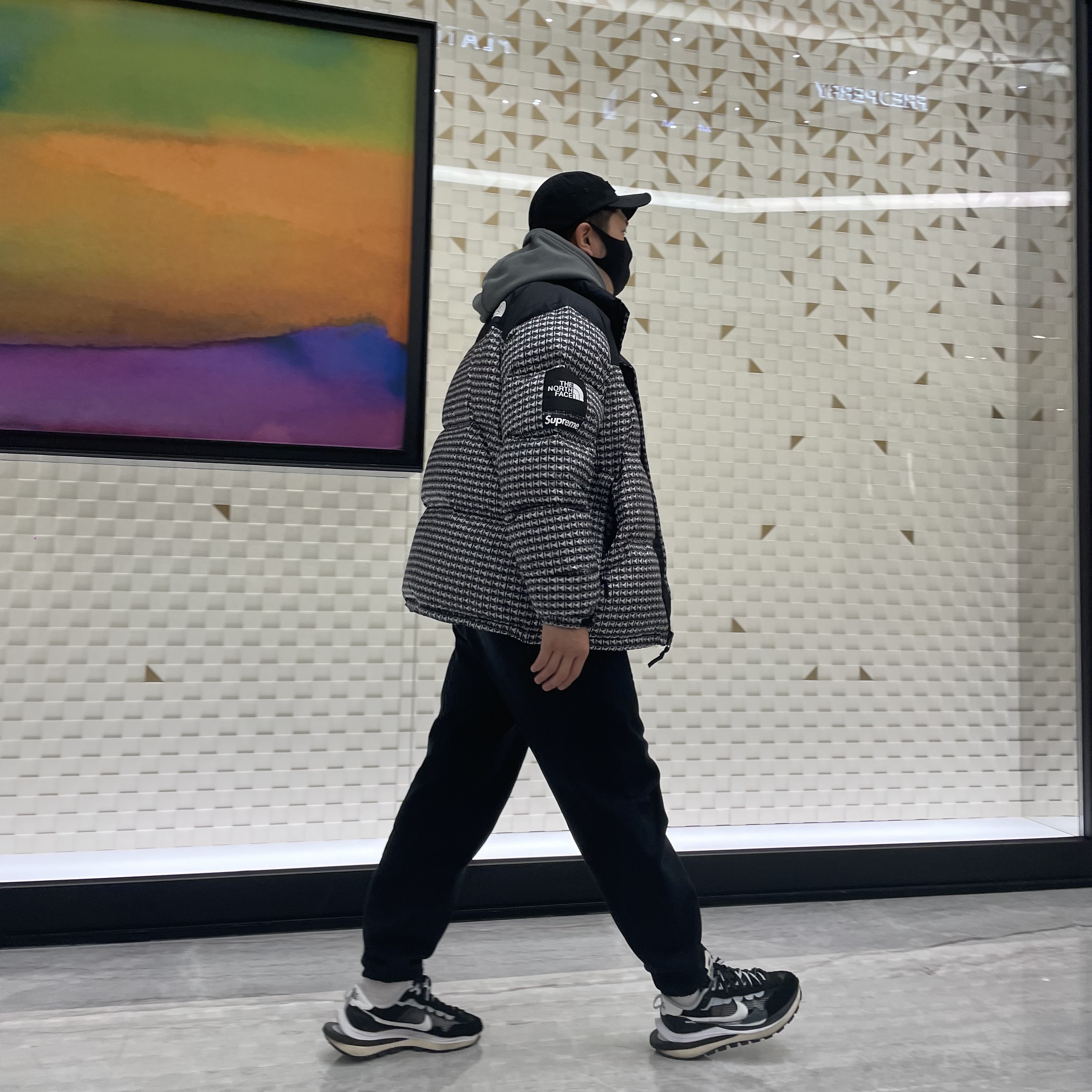 Supreme x The North Face Studded Nuptse Jacket Black - 21SS, Nike x Sacai VaporWaffle Black White 착용 스타일 - 2