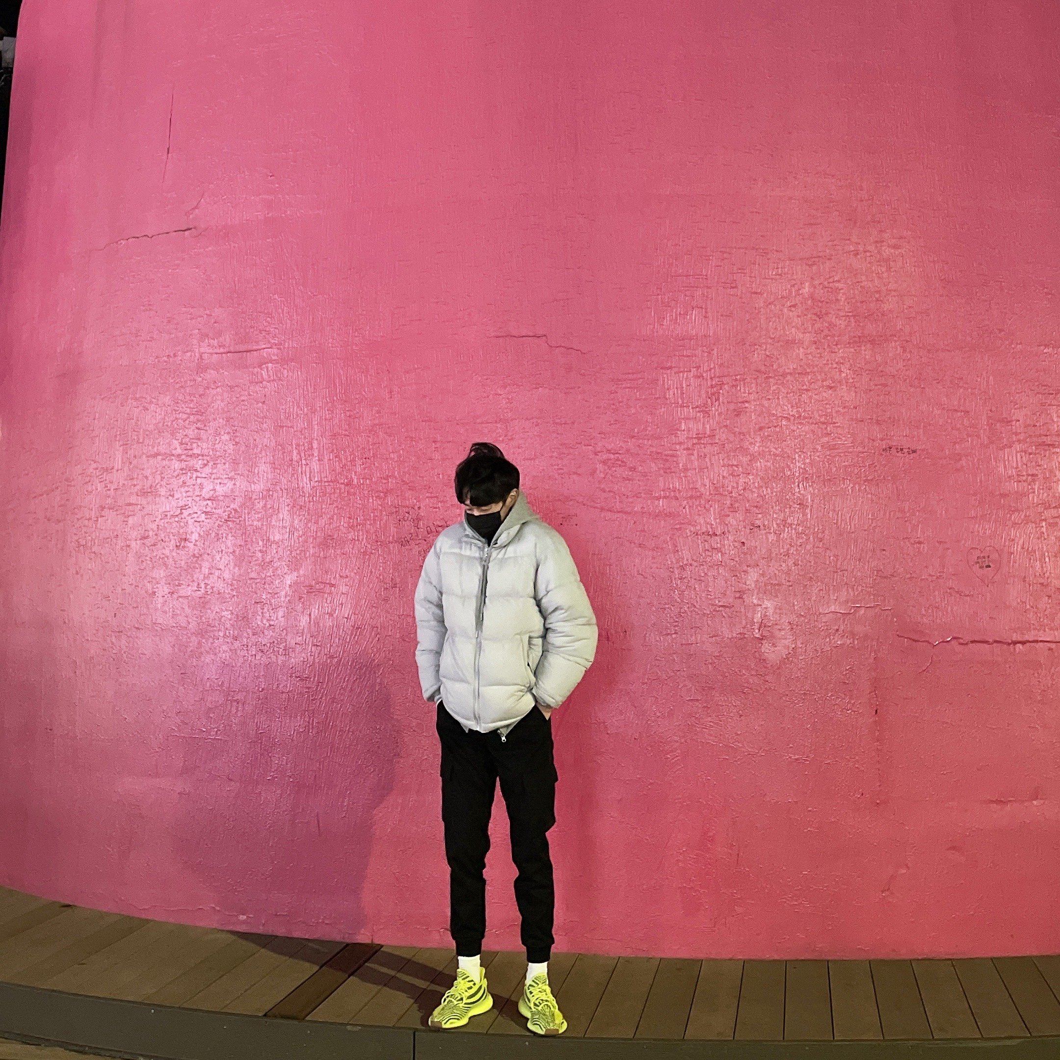 Adidas Yeezy Boost 350 V2 Semi Frozen Yellow 착용 스타일