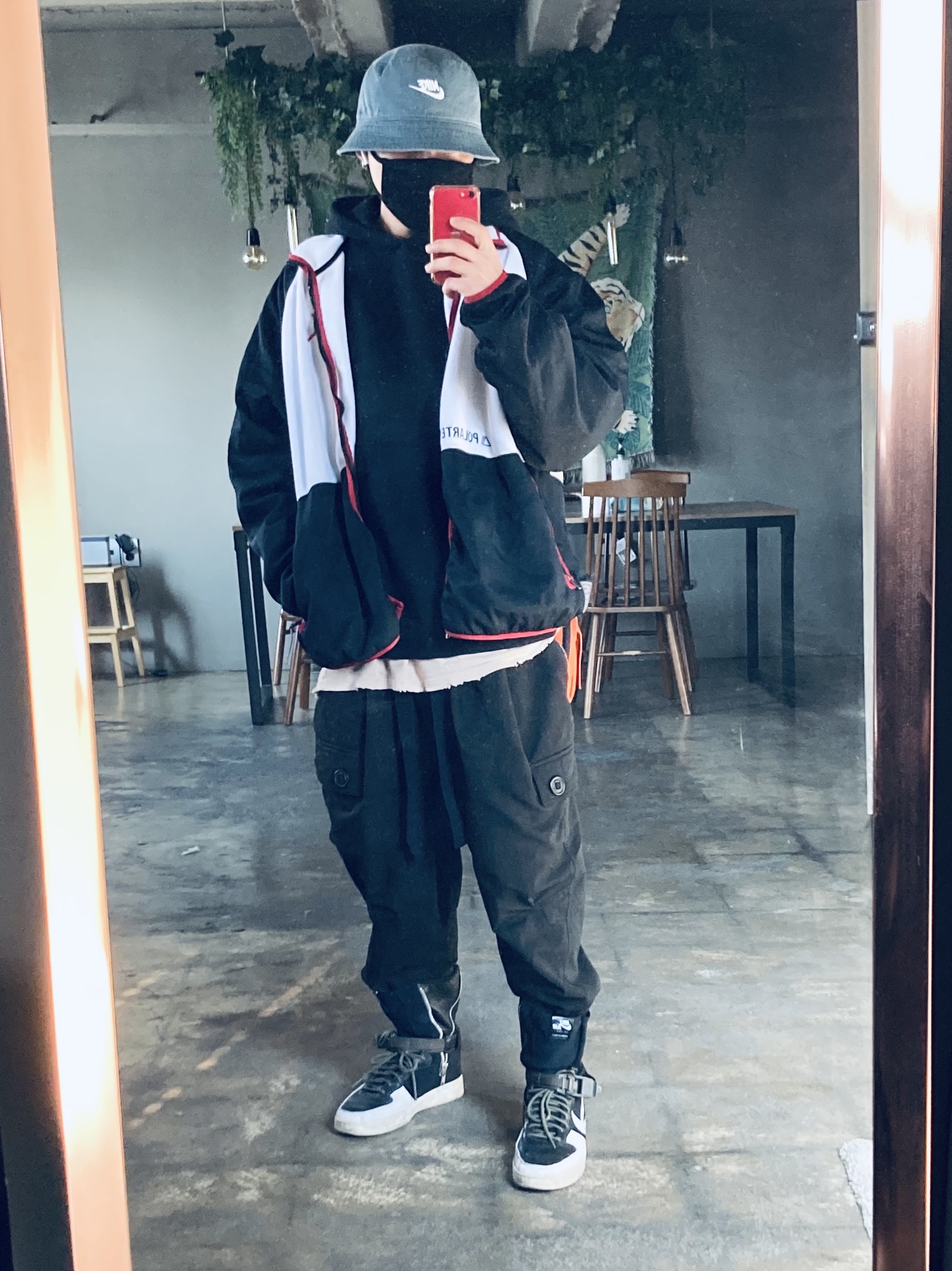 Nike x Acronym Air Force 1 Downtown High SP Black White 착용 스타일 - 2