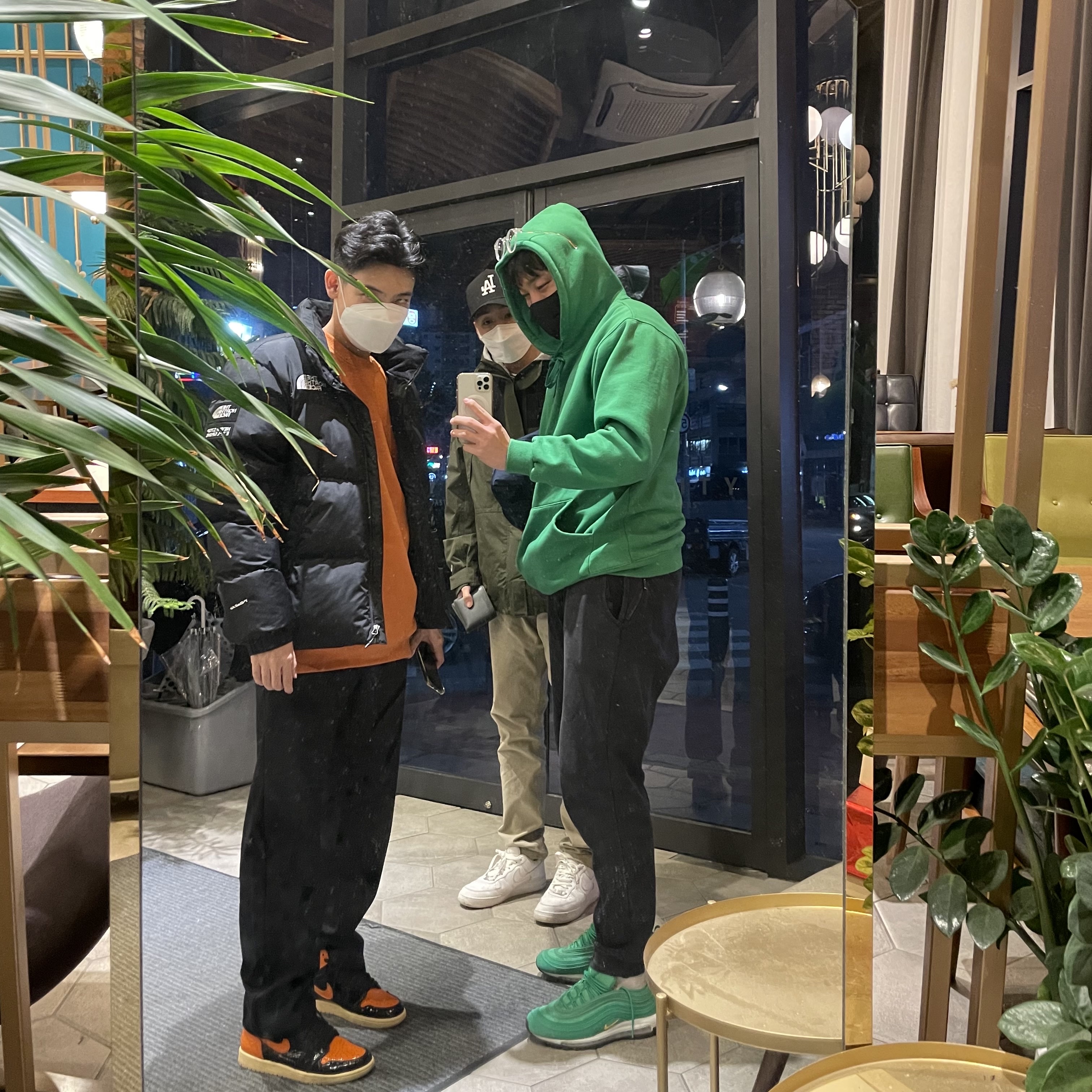 Nike Air Max 97 QS Olympic Rings Pack Green, Jordan 1 Retro High Shattered Backboard 3.0 착용 스타일
