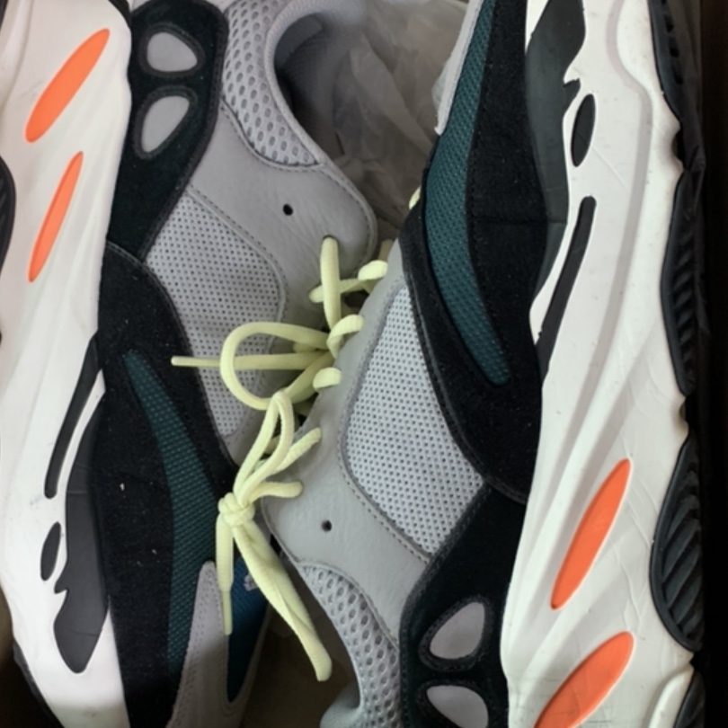 Adidas Yeezy Boost 700 Wave Runner Solid Grey 2017/2019 착용 스타일