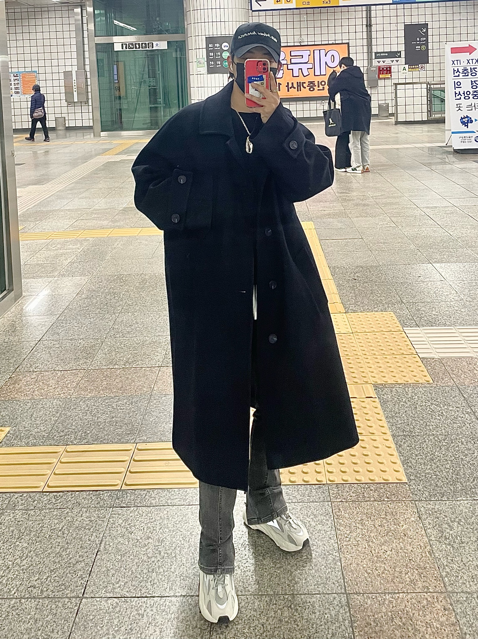 Adidas Yeezy Boost 700 V2 Static 2018, Undermycar Majanne Multi Button Oversized Wool Coat Black Oyster - 21FW 착용 스타일