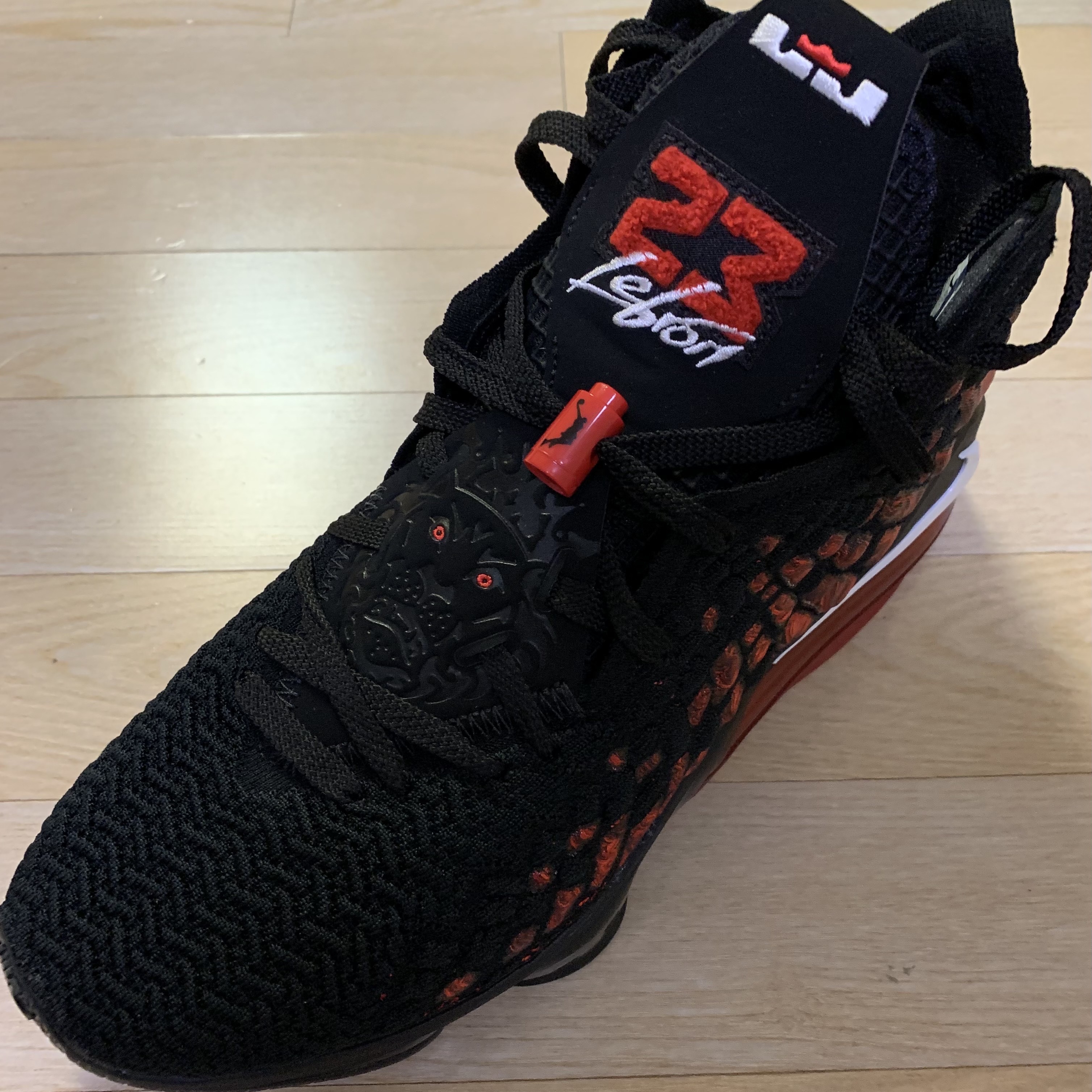 Nike LeBron 17 Infrared 착용 스타일