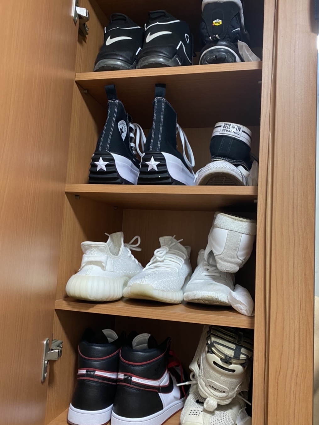 Adidas Yeezy Boost 350 V2 Cream/Triple White, Maison Margiela Calfskin Replica Sneakers White 착용 스타일