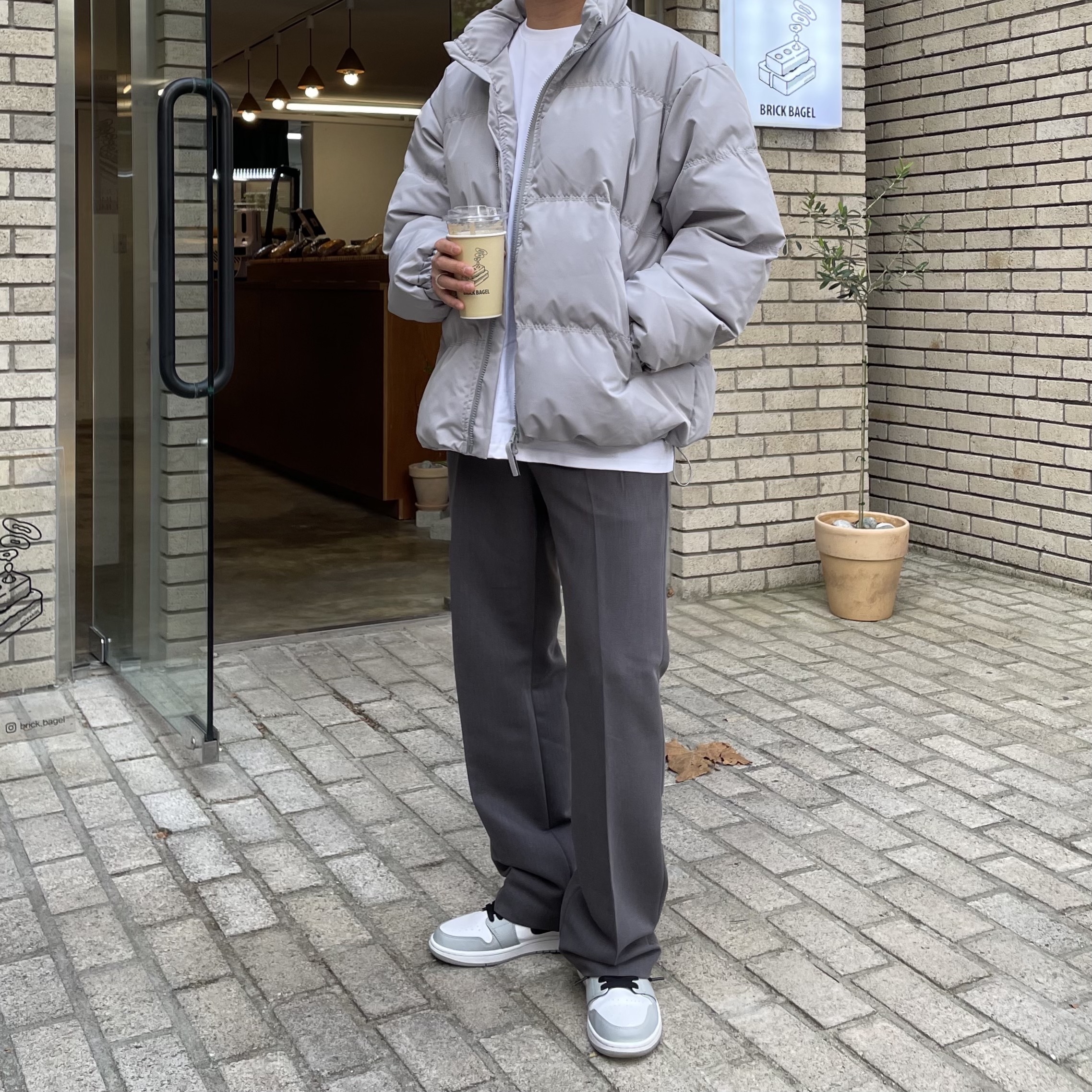 Jordan 1 Mid Light Smoke Grey 착용 스타일