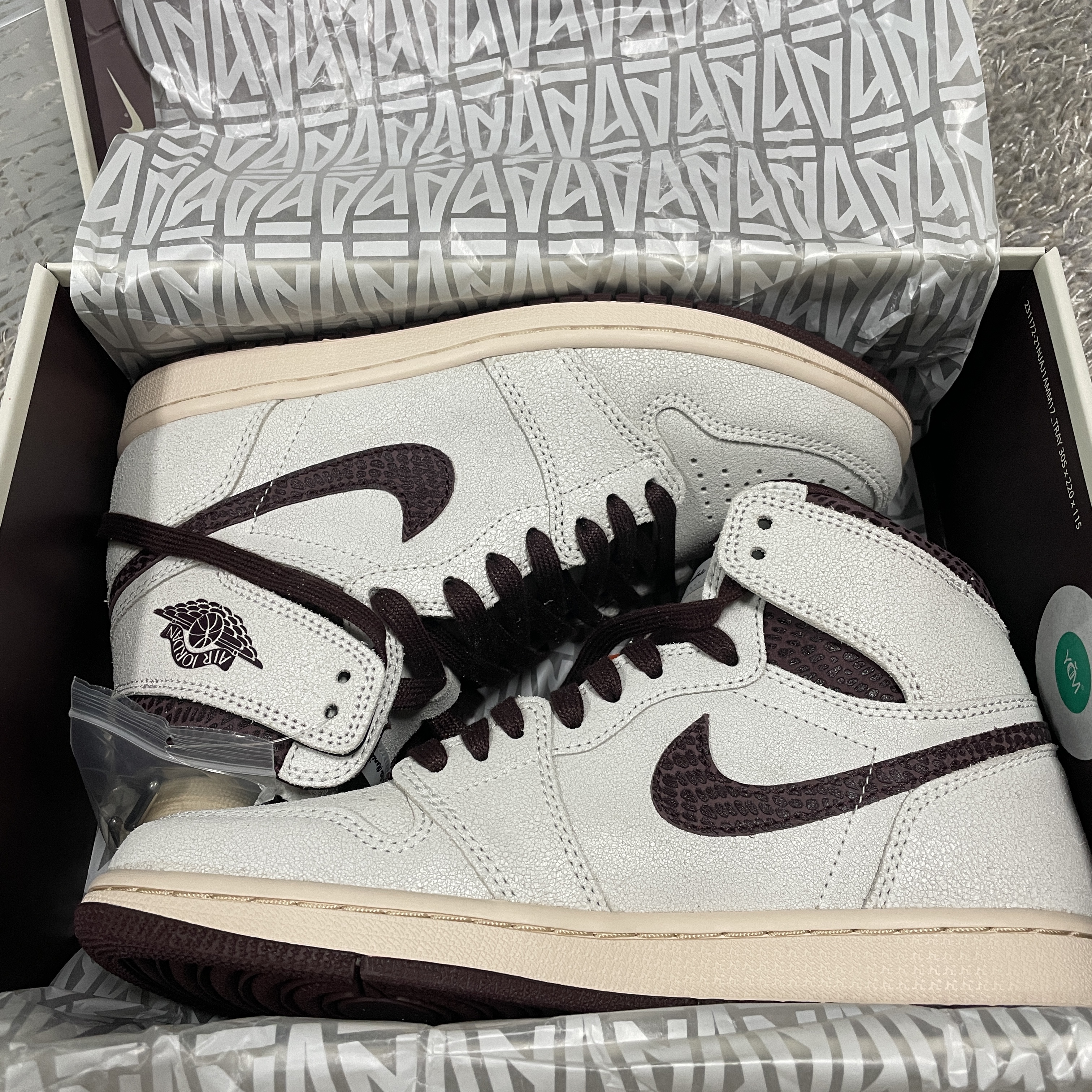 Jordan 1 x A Ma Maniere Retro High OG SP Sail and Burgundy 착용 스타일 - 3