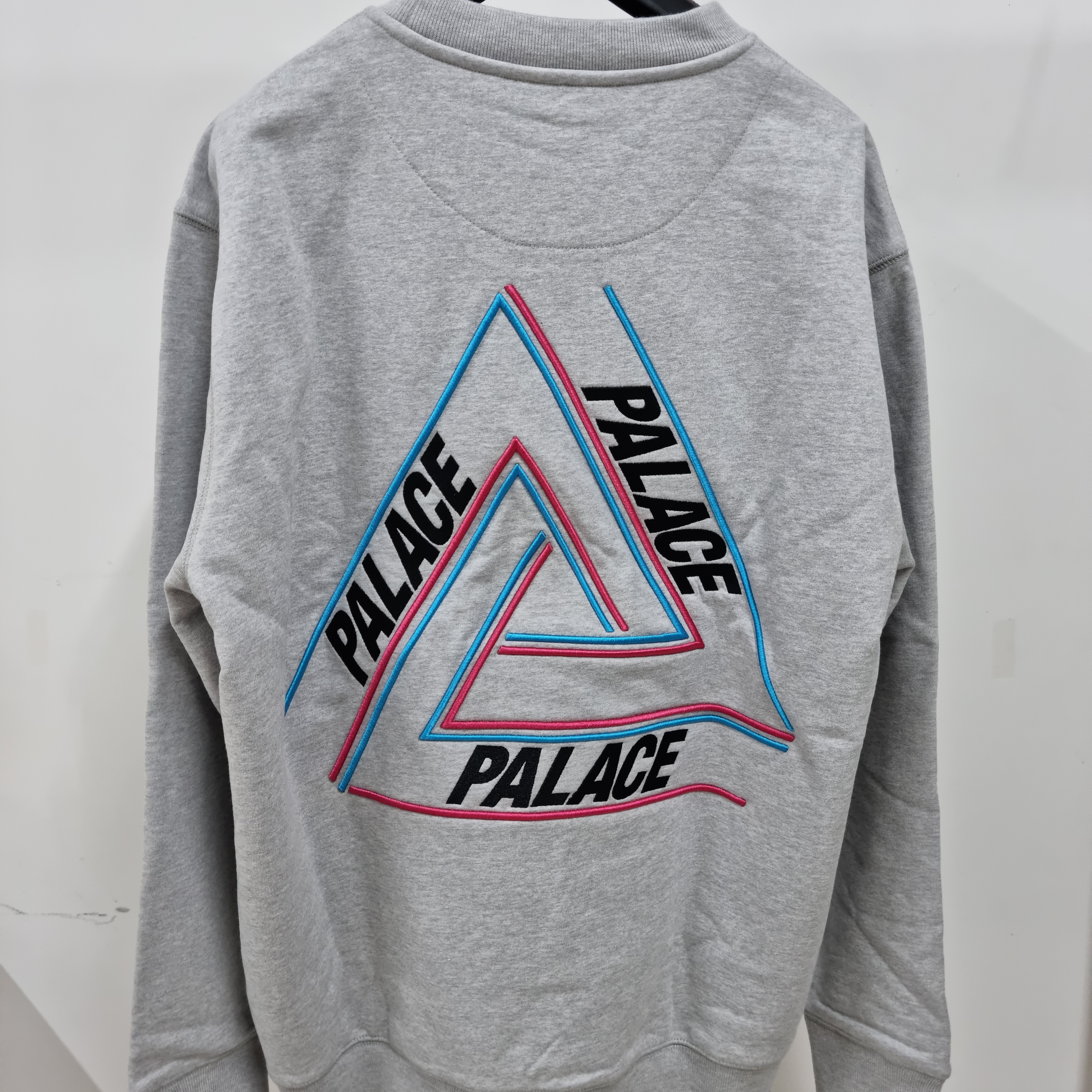 Palace New Era Bolt Hat Navy - 21FW, Palace Tri-Strike T-Shirt Navy - 21FW 착용 스타일 - 5