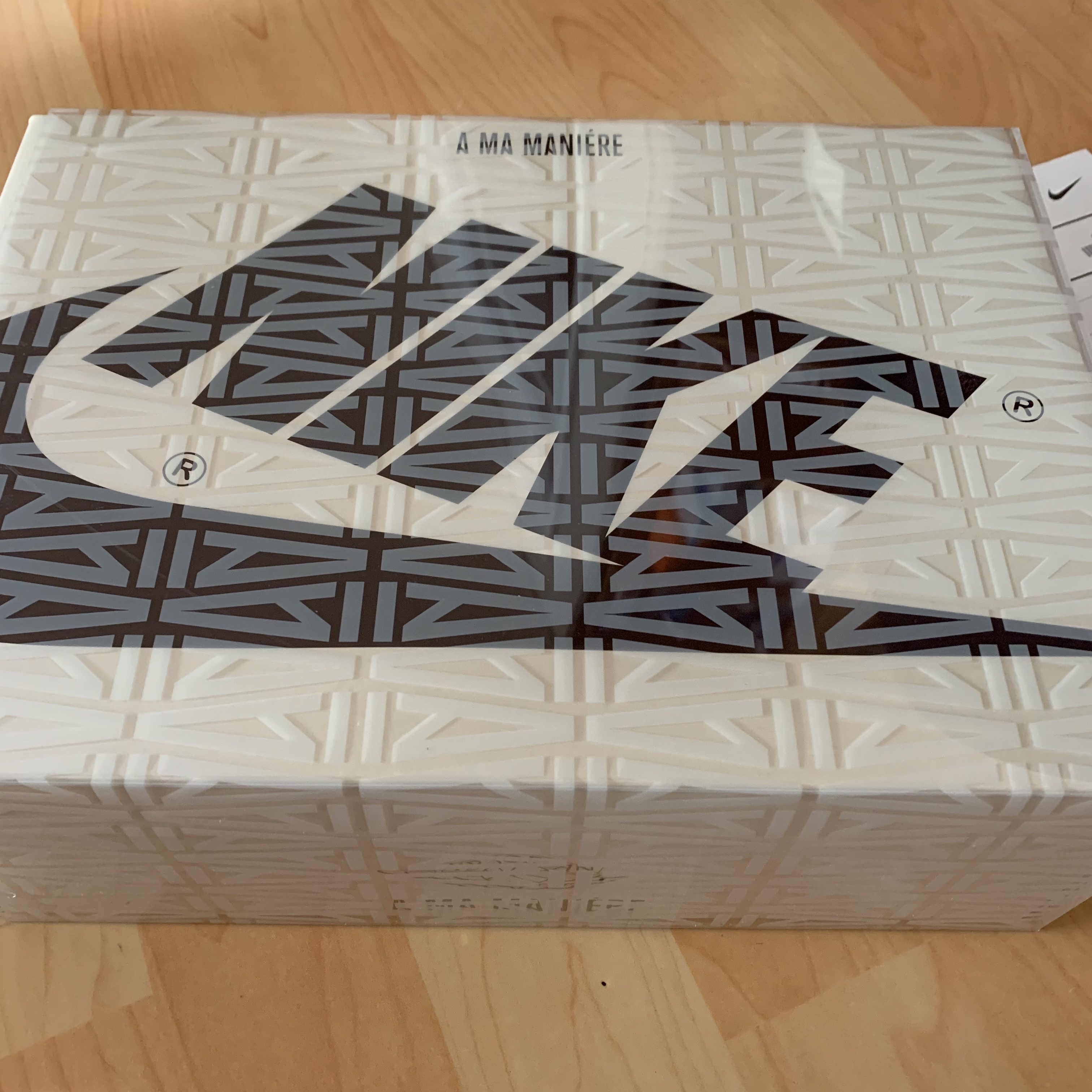 Jordan 1 x A Ma Maniere Retro High OG SP Sail and Burgundy 착용 스타일 - 3