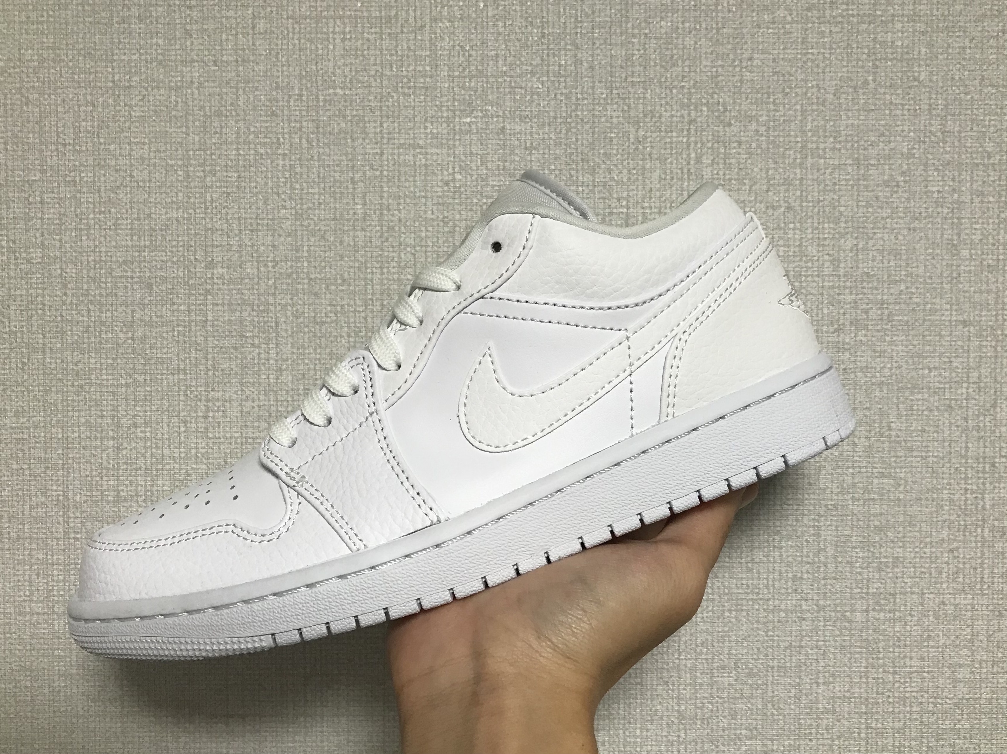 Jordan 1 Low Triple White Tumbled Leather 2020 착용 스타일