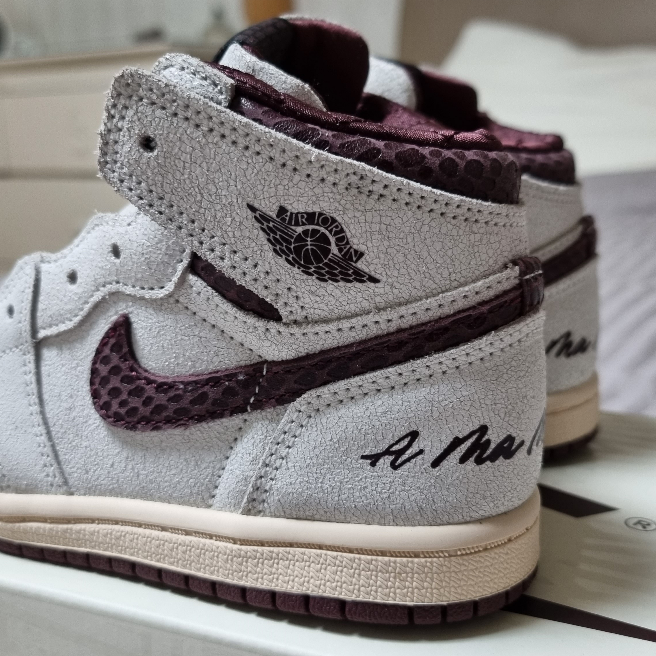 (TD) Jordan 1 x A Ma Maniere Retro High OG SP Burgundy and Sail 착용 스타일 - 3