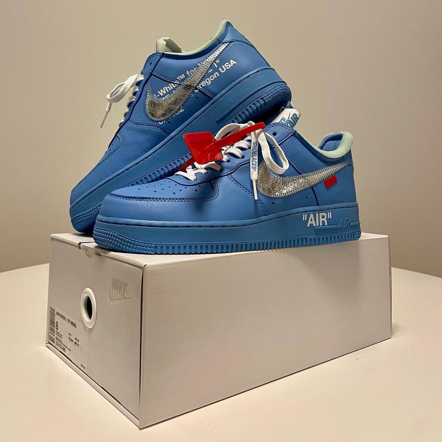 Nike x Off-White Air Force 1 Low MCA University Blue, IAB Studio x Alpha Industries MA-1 Jacket Khaki 착용 스타일 - 2