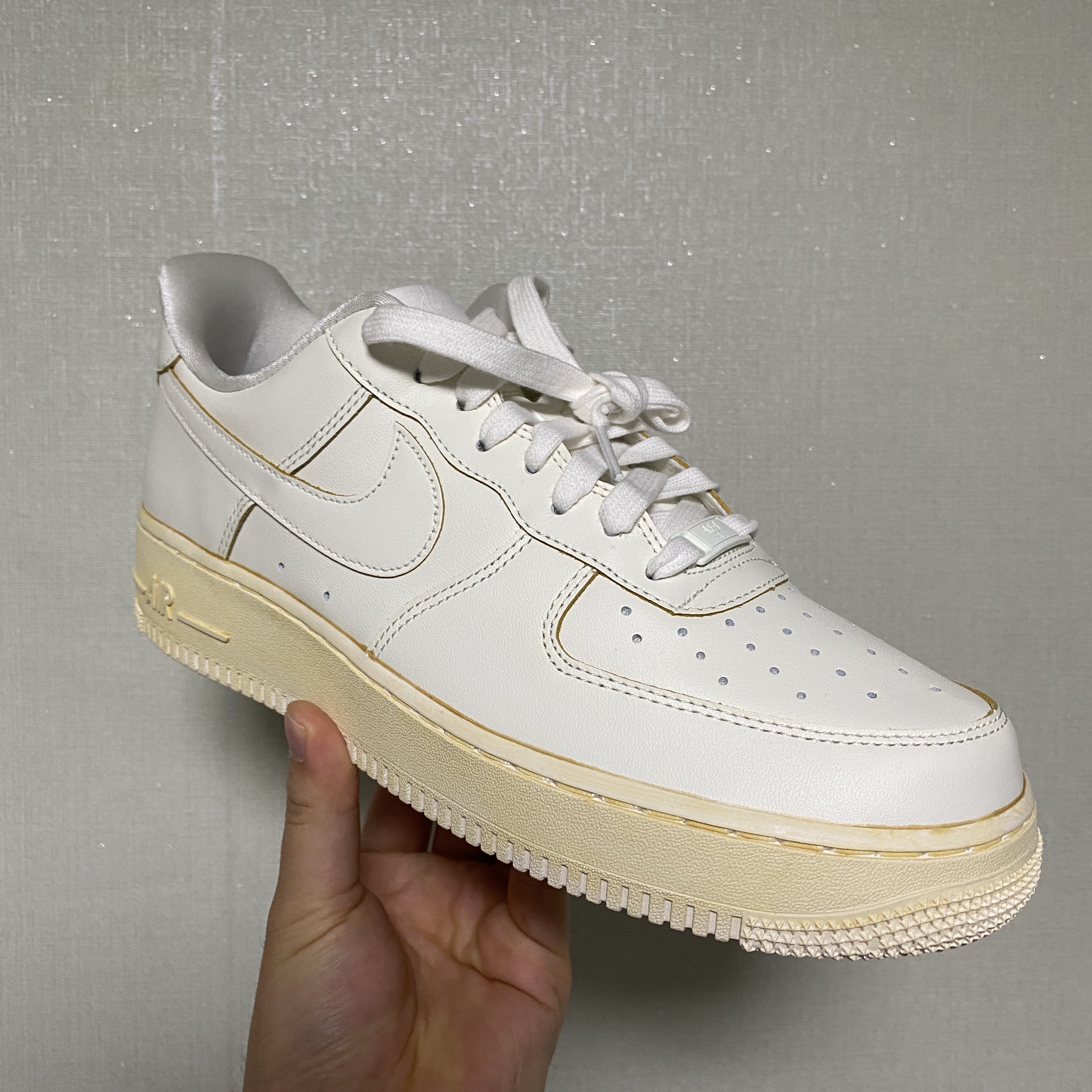 Nike Air Force 1 '07 LV8 Timeless Classic 착용 스타일