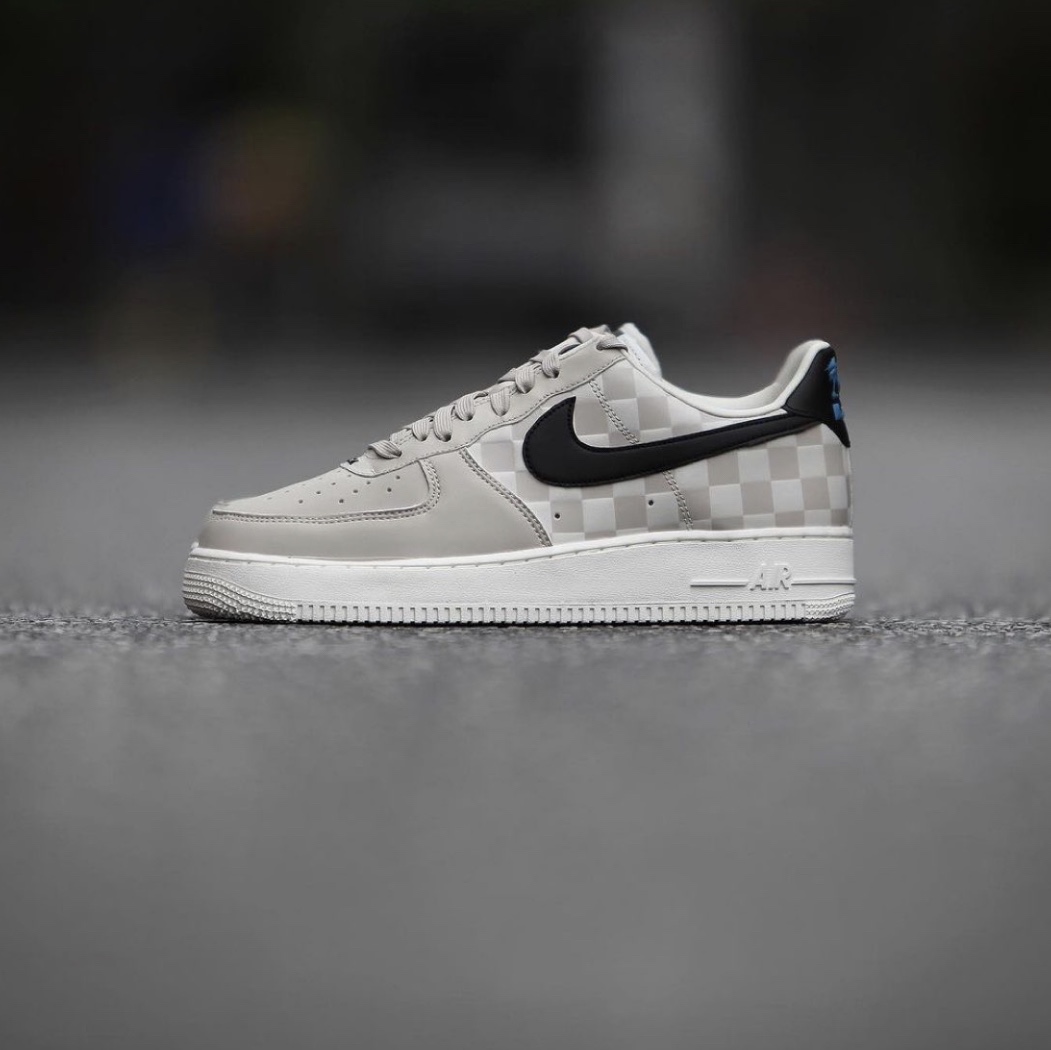 Nike Air Force 1 '07 QS LBJ 착용 스타일 - 1