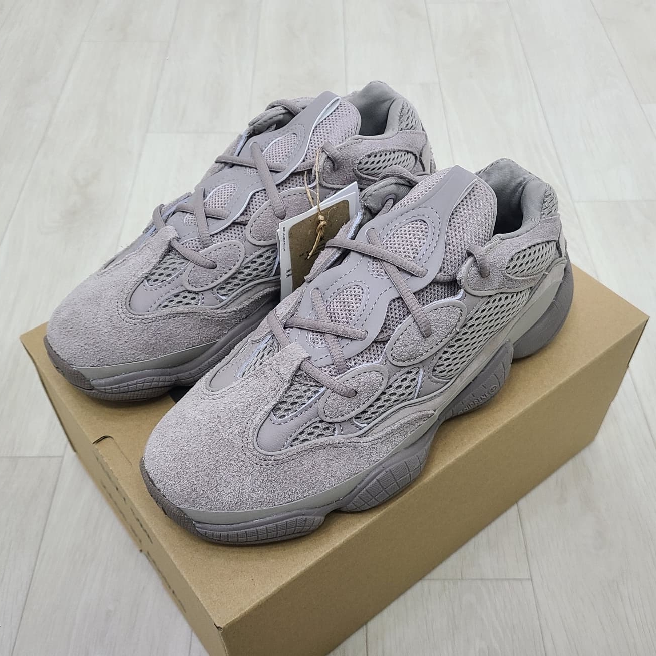 Adidas Yeezy 500 Ash Grey, Adidas Yeezy 500 Clay Brown 착용 스타일 - 2