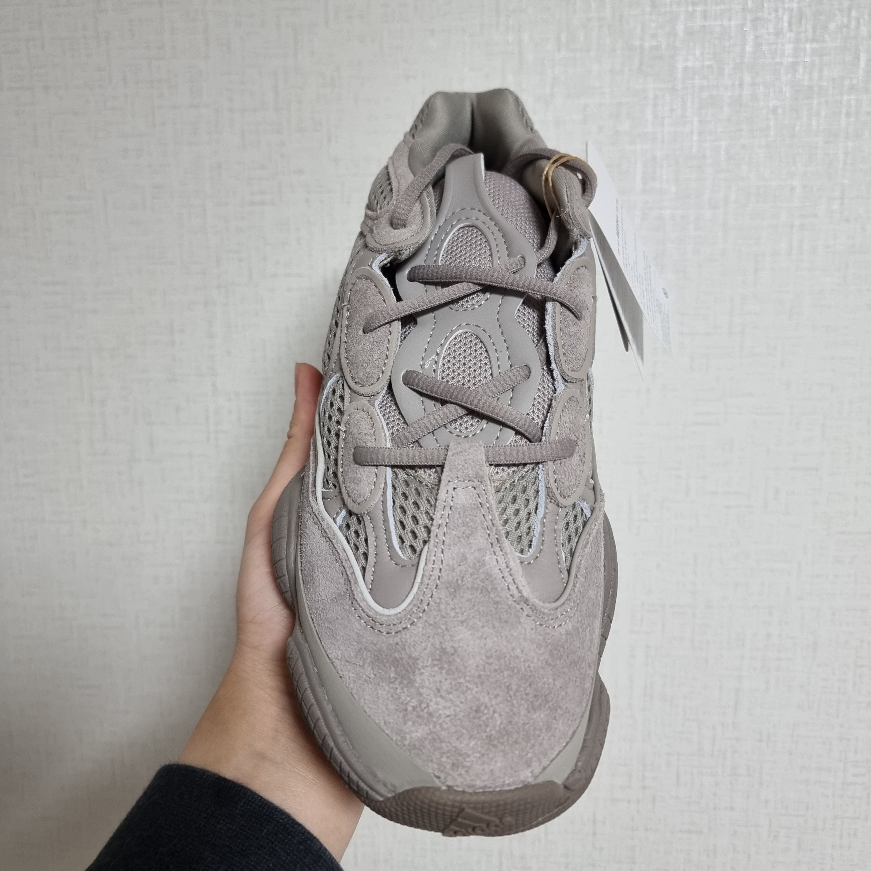 Adidas Yeezy 500 Ash Grey 착용 스타일 - 2