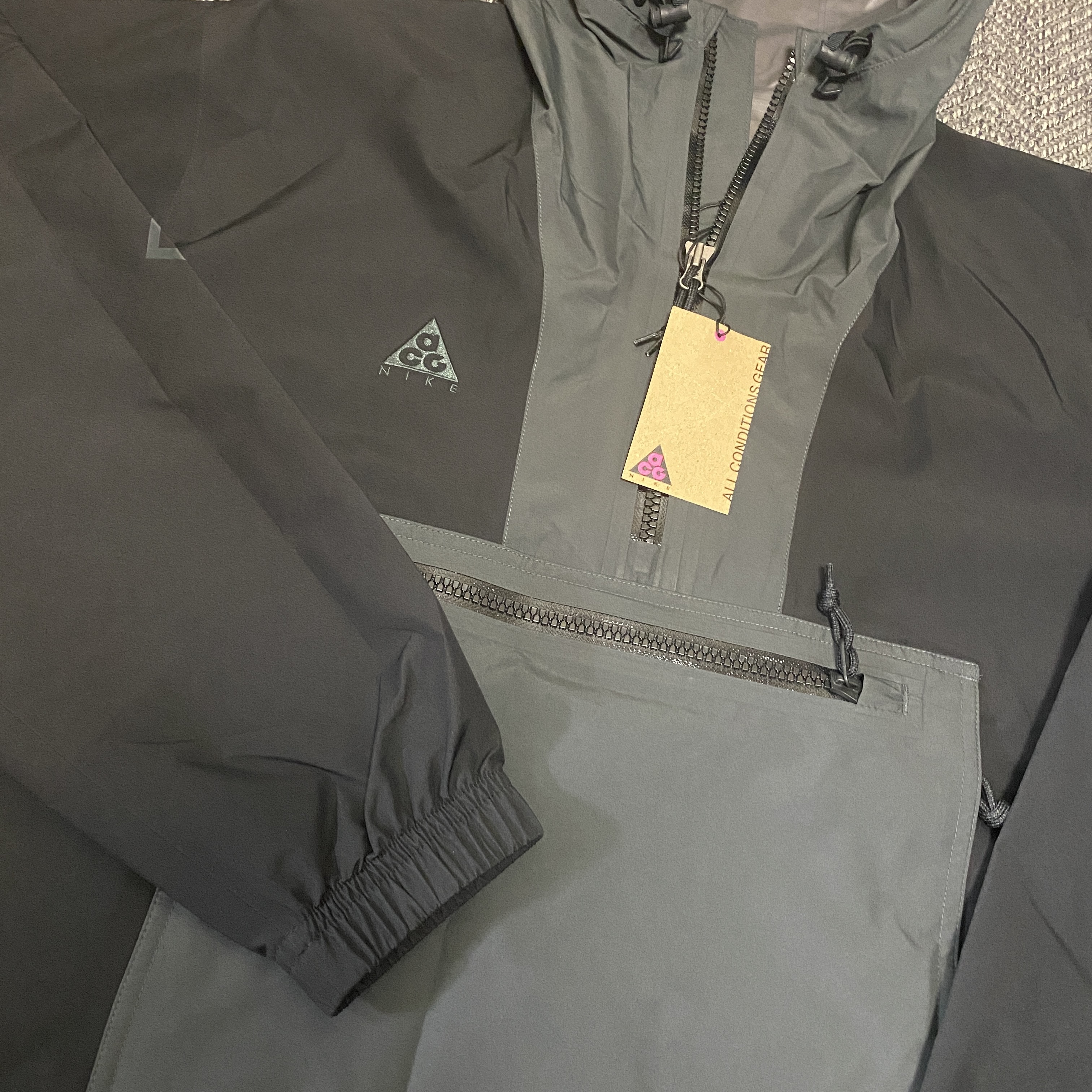 Nike ACG Gore-Tex Paclite Jacket Black Anthracite - US/EU 착용 스타일