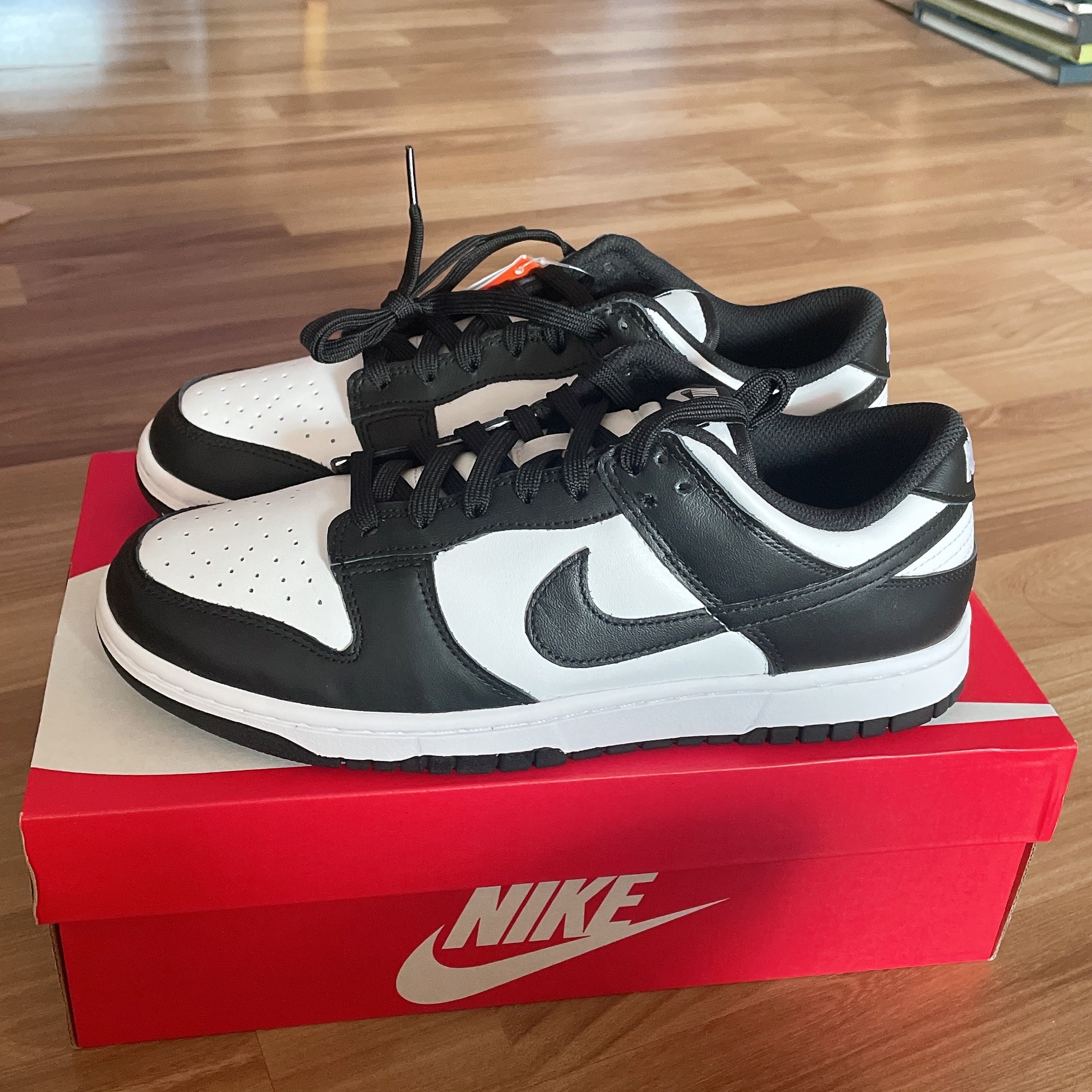 (W) Nike Dunk Low Black 착용 스타일 - 1