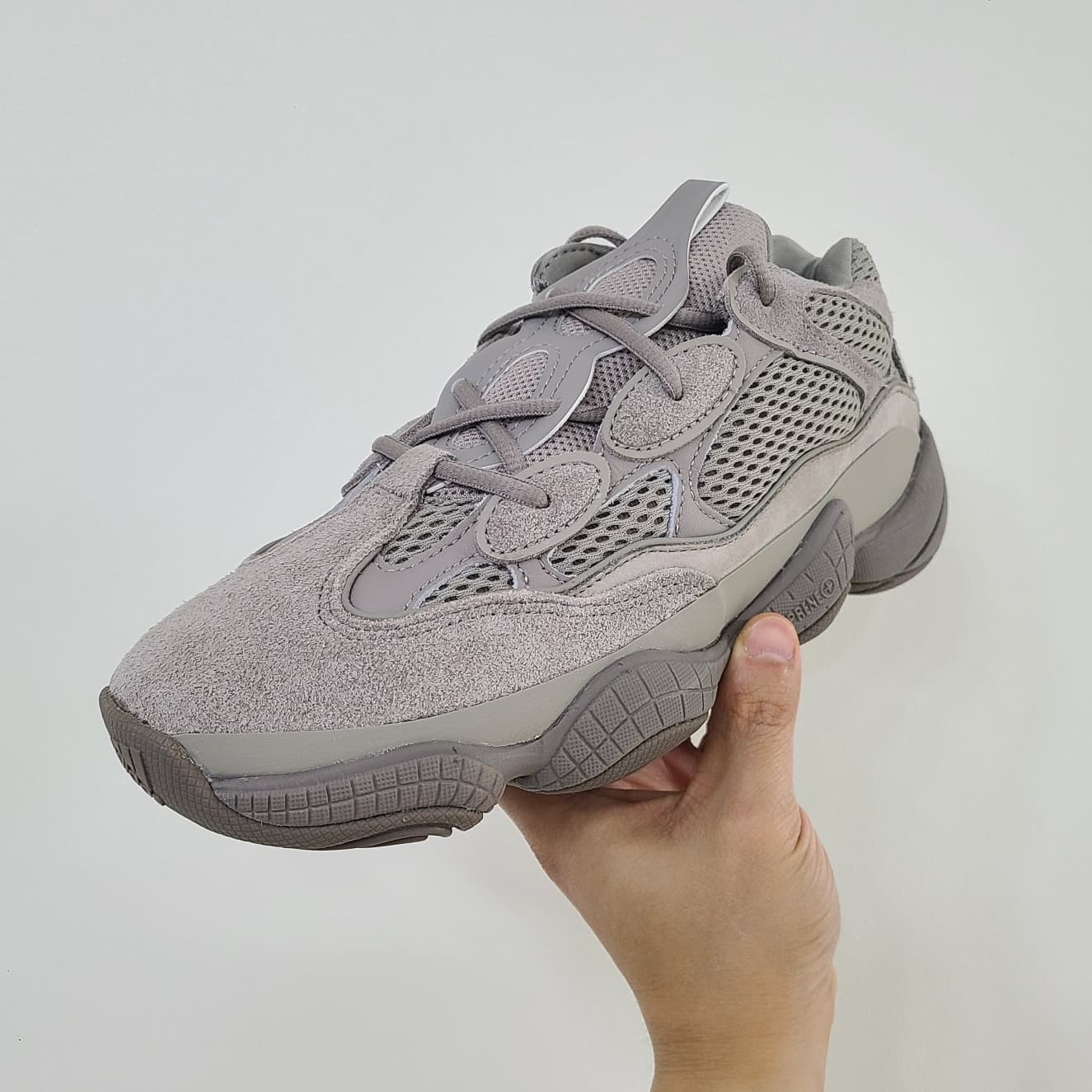 Adidas Yeezy 500 Ash Grey, Adidas Yeezy 500 Clay Brown 착용 스타일 - 1