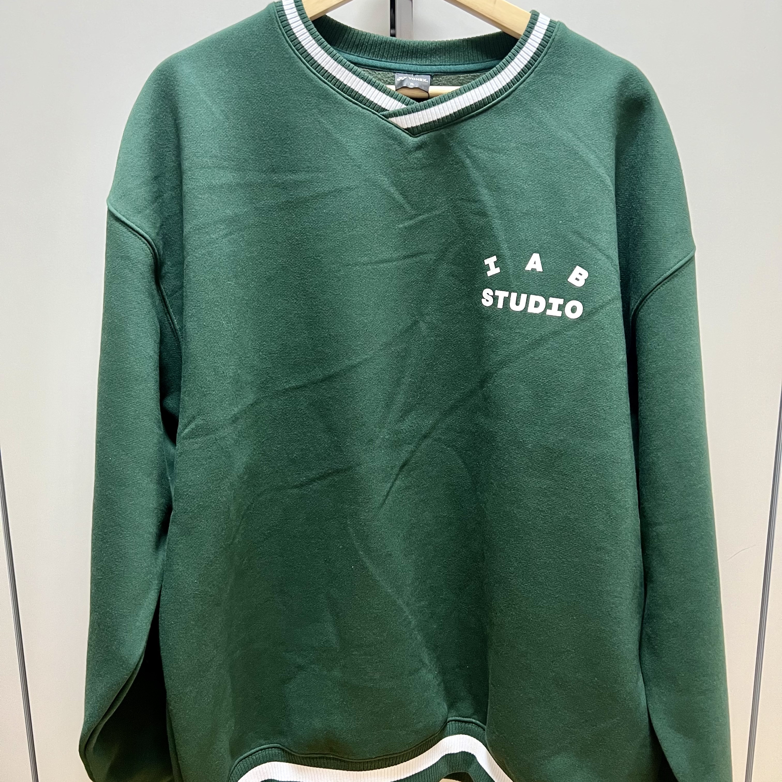 IAB Studio x Yonex Sweatshirt Green 착용 스타일 - 2