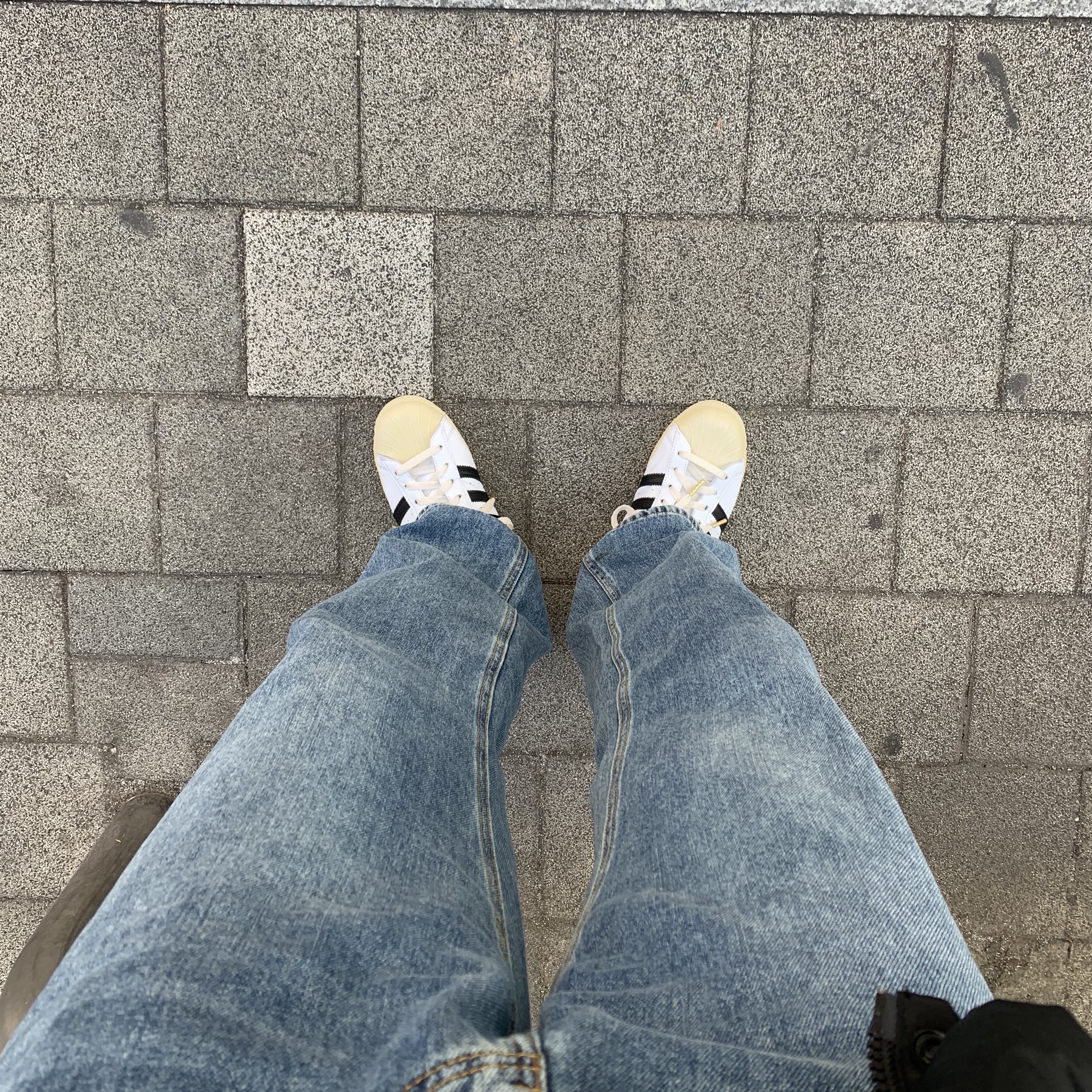 Adidas Superstar Premium White Black 착용 스타일