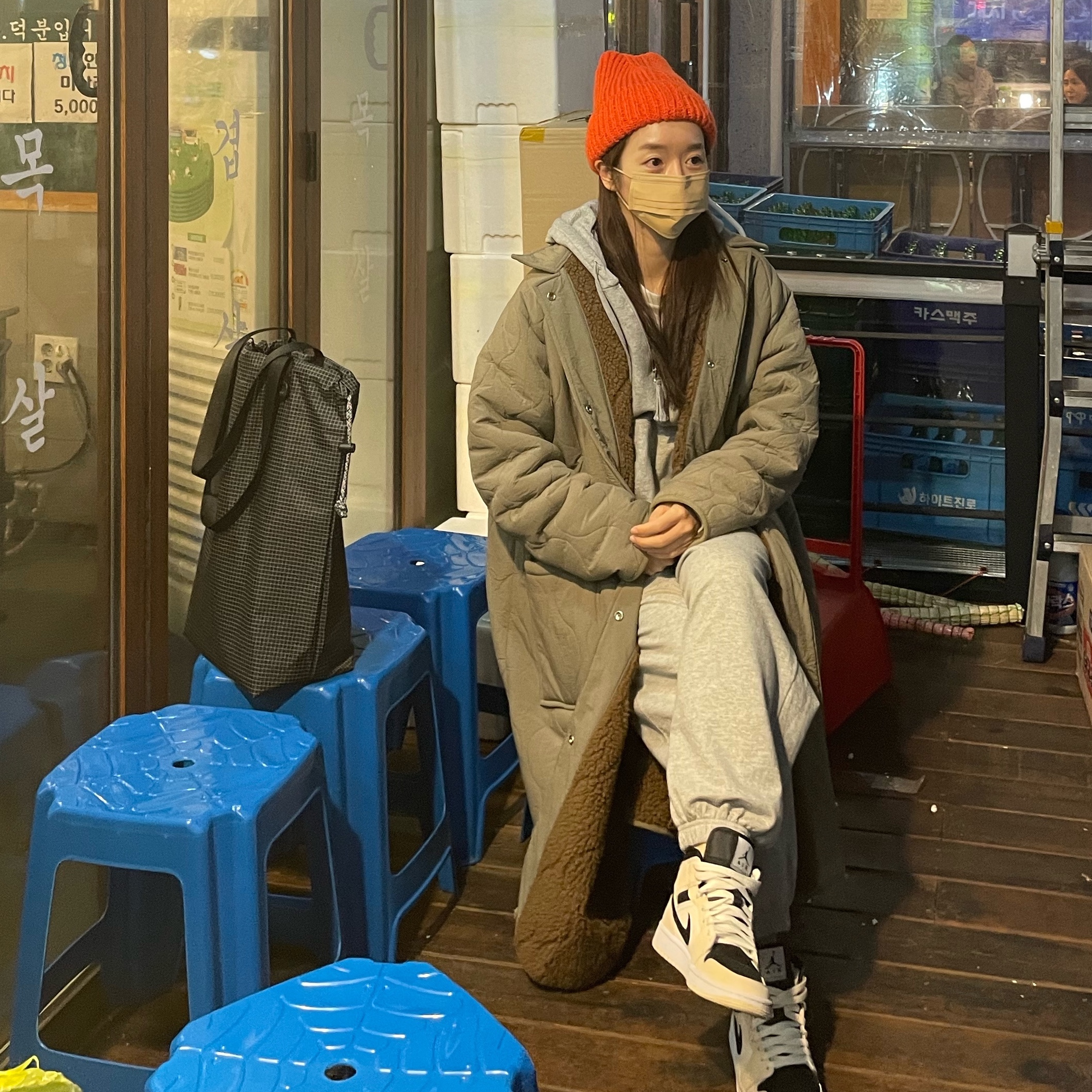 (W) Jordan 1 Mid Barely Orange 착용 스타일 - 2