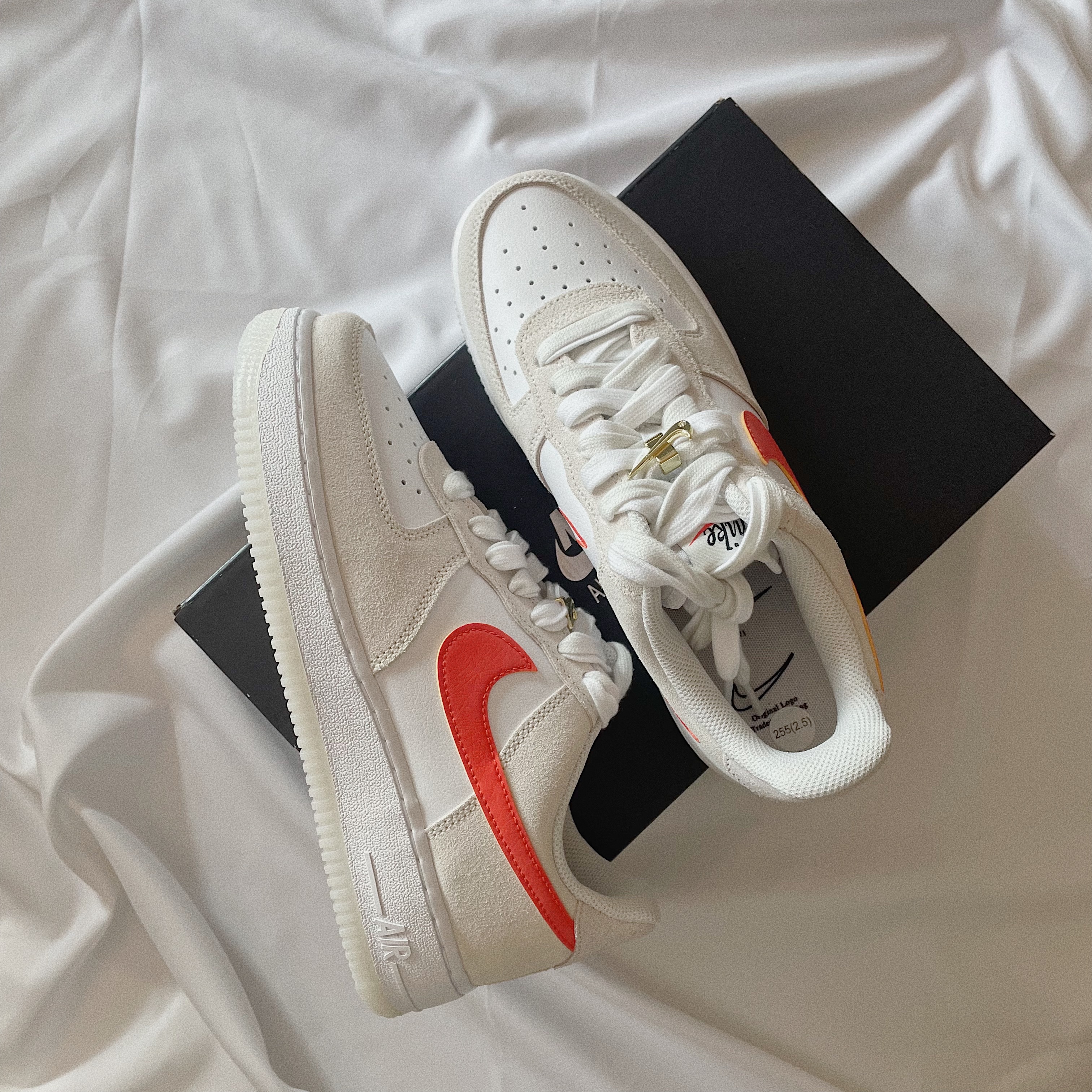 (W) Nike Air Force 1 '07 SE First Use Orange Sail 착용 스타일 - 2