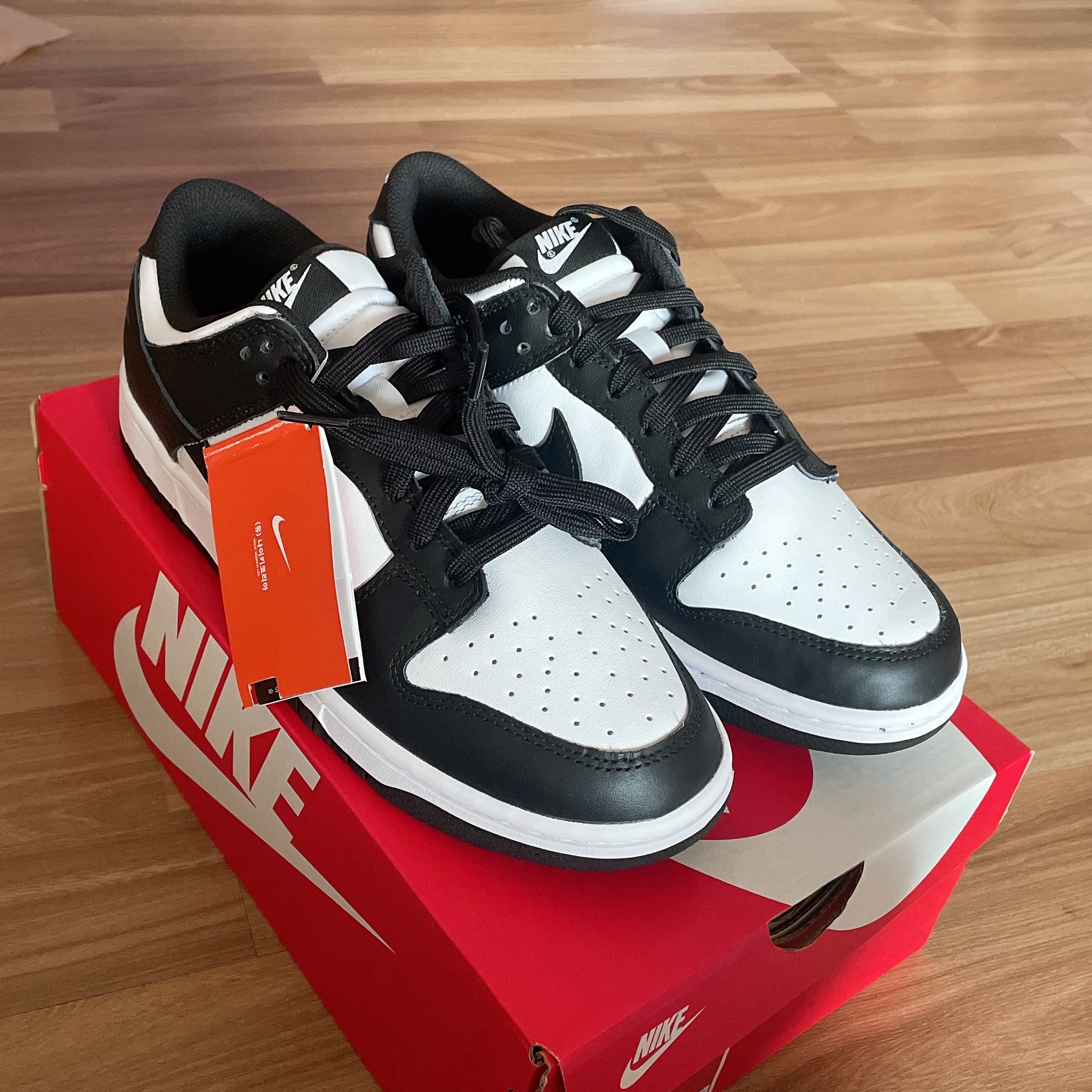 (W) Nike Dunk Low Black 착용 스타일 - 2