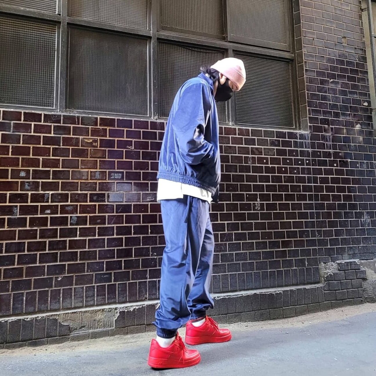 Nike Air Force 1 '07 LV8 Low 1 Triple Red 착용 스타일